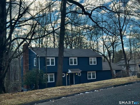 6 Redcoat Lane Trumbull CT 06611