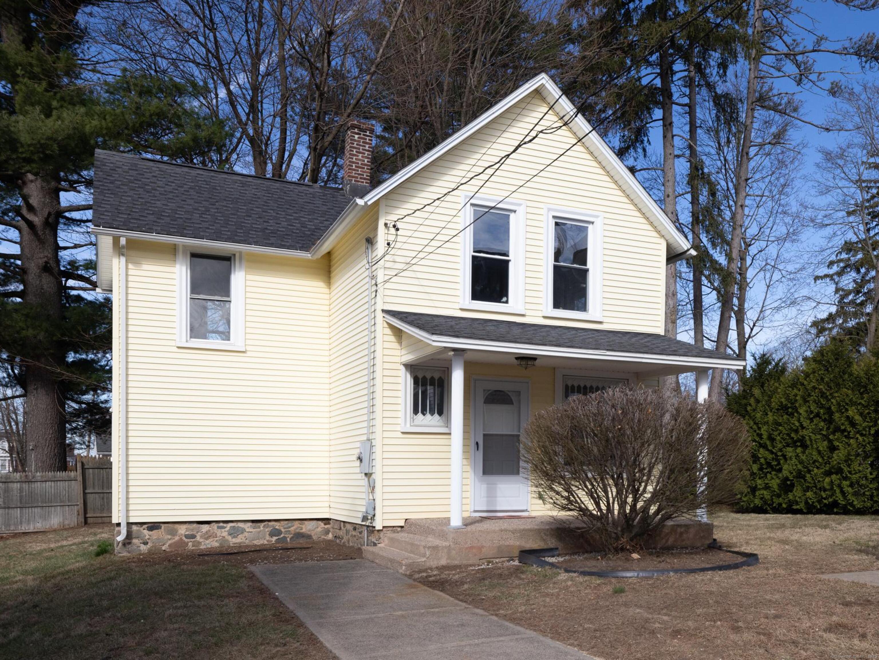 Prince Street, Bristol, Connecticut - 3 Bedrooms  
1 Bathrooms  
6 Rooms - 