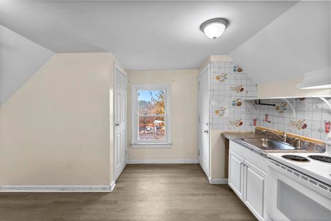 Tiny photo for 141 Crown Street #3, Meriden, CT 06450 (MLS # 24136275)