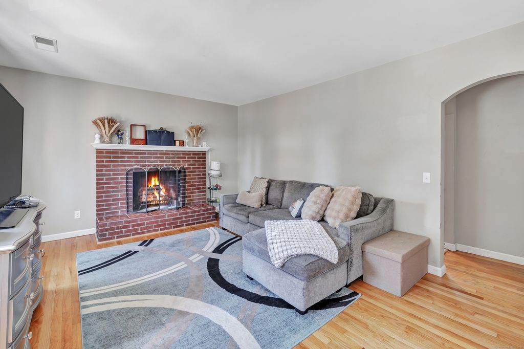 Photo of 574 Thorme Street, Bridgeport, CT 06606 (MLS # 24150374)