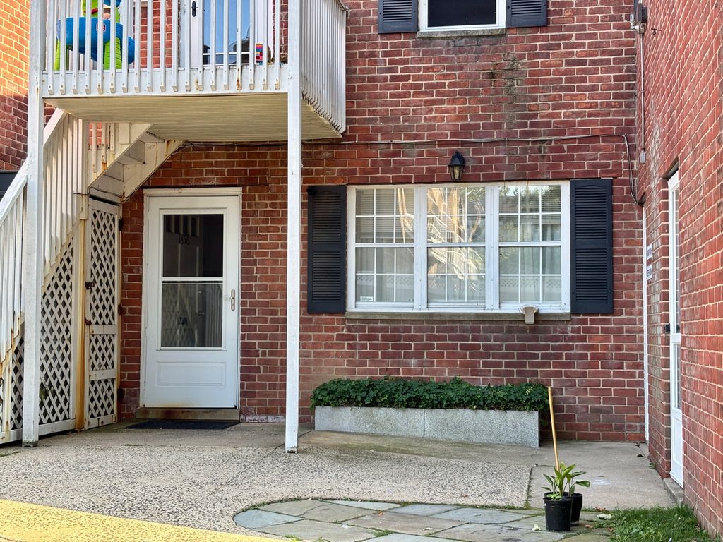 Photo of 1856 Summer Street #1856, Stamford, CT 06905 (MLS # 24113357)