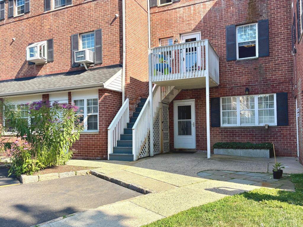 Photo of 1856 Summer Street #1856, Stamford, CT 06905 (MLS # 24113357)
