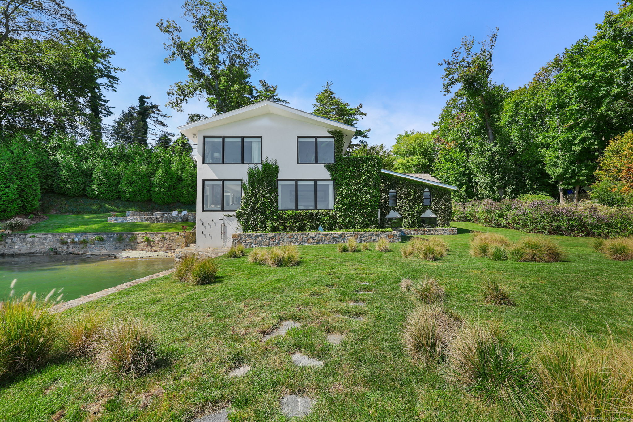 31 Bluff Avenue