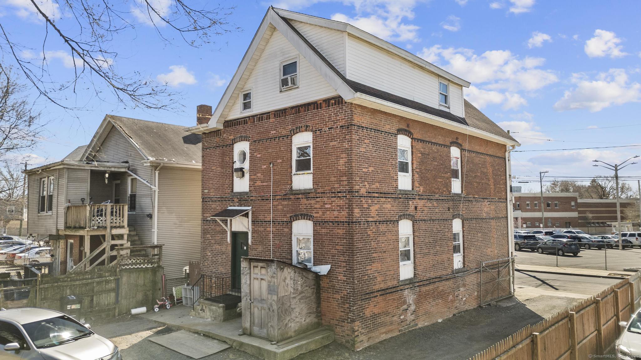11 White Street