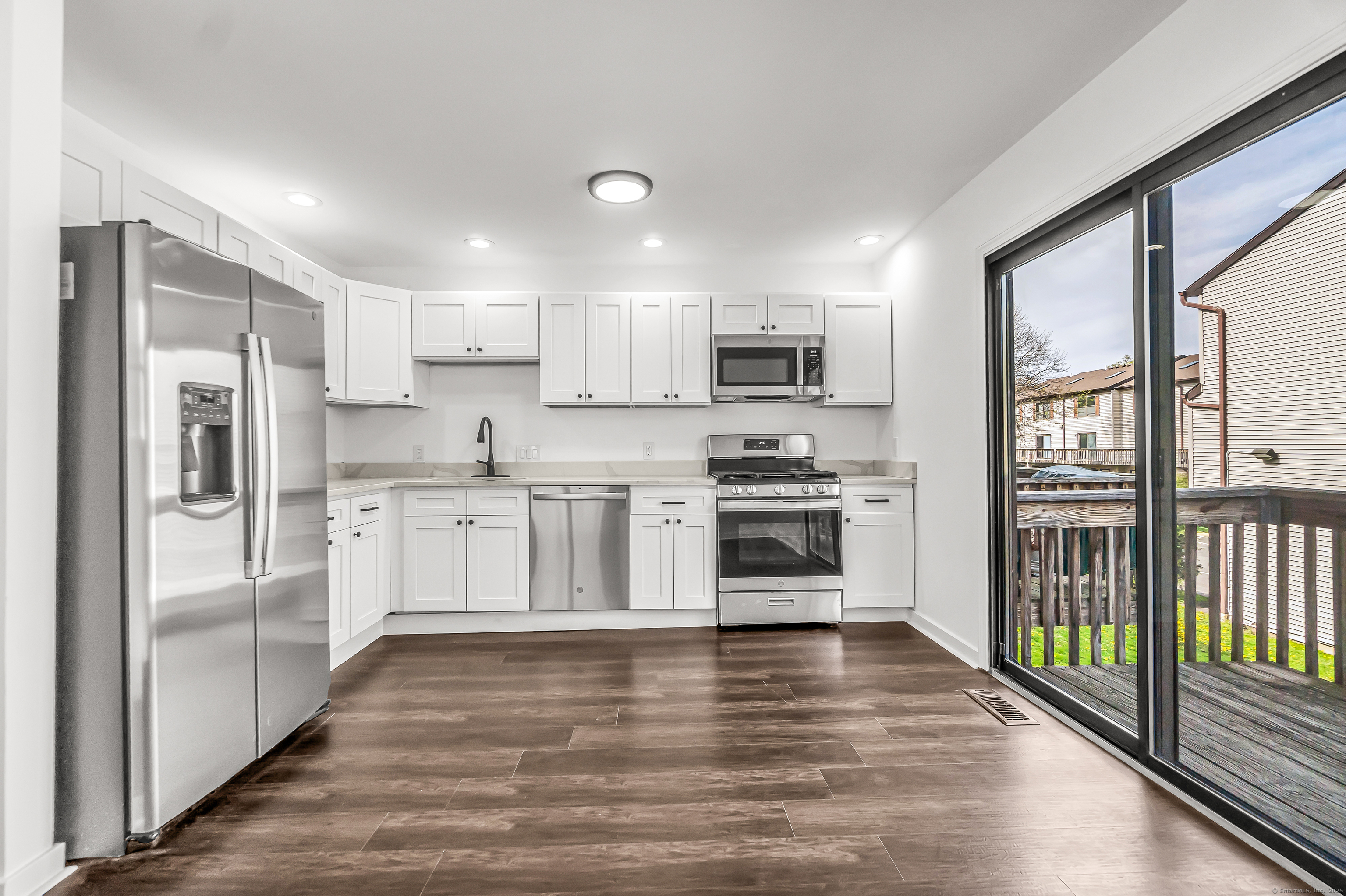 15 Crest Street #D27, West Haven, Connecticut image 7