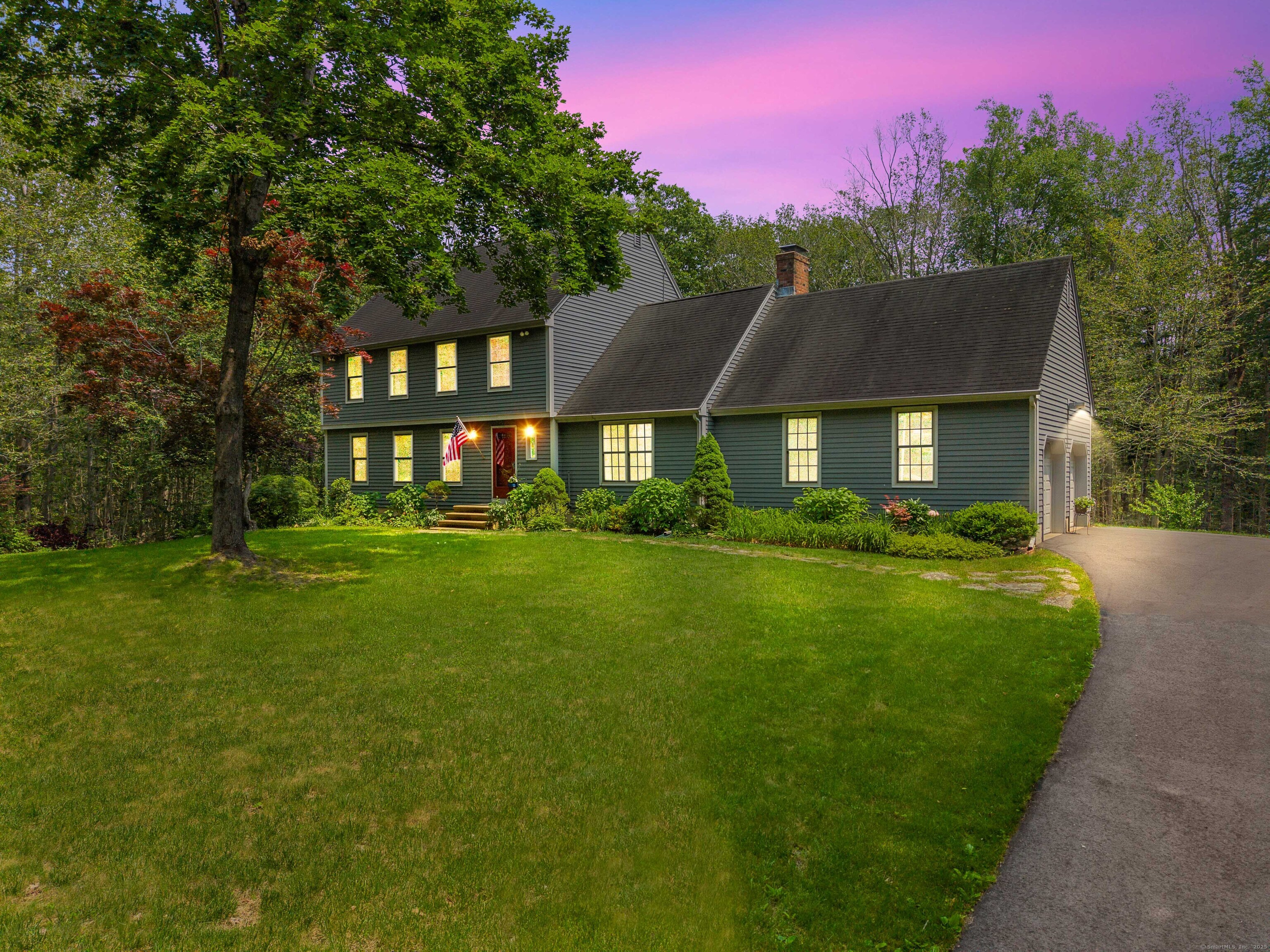 Sheffield Lane, Madison, Connecticut - 4 Bedrooms  
3 Bathrooms  
9 Rooms - 