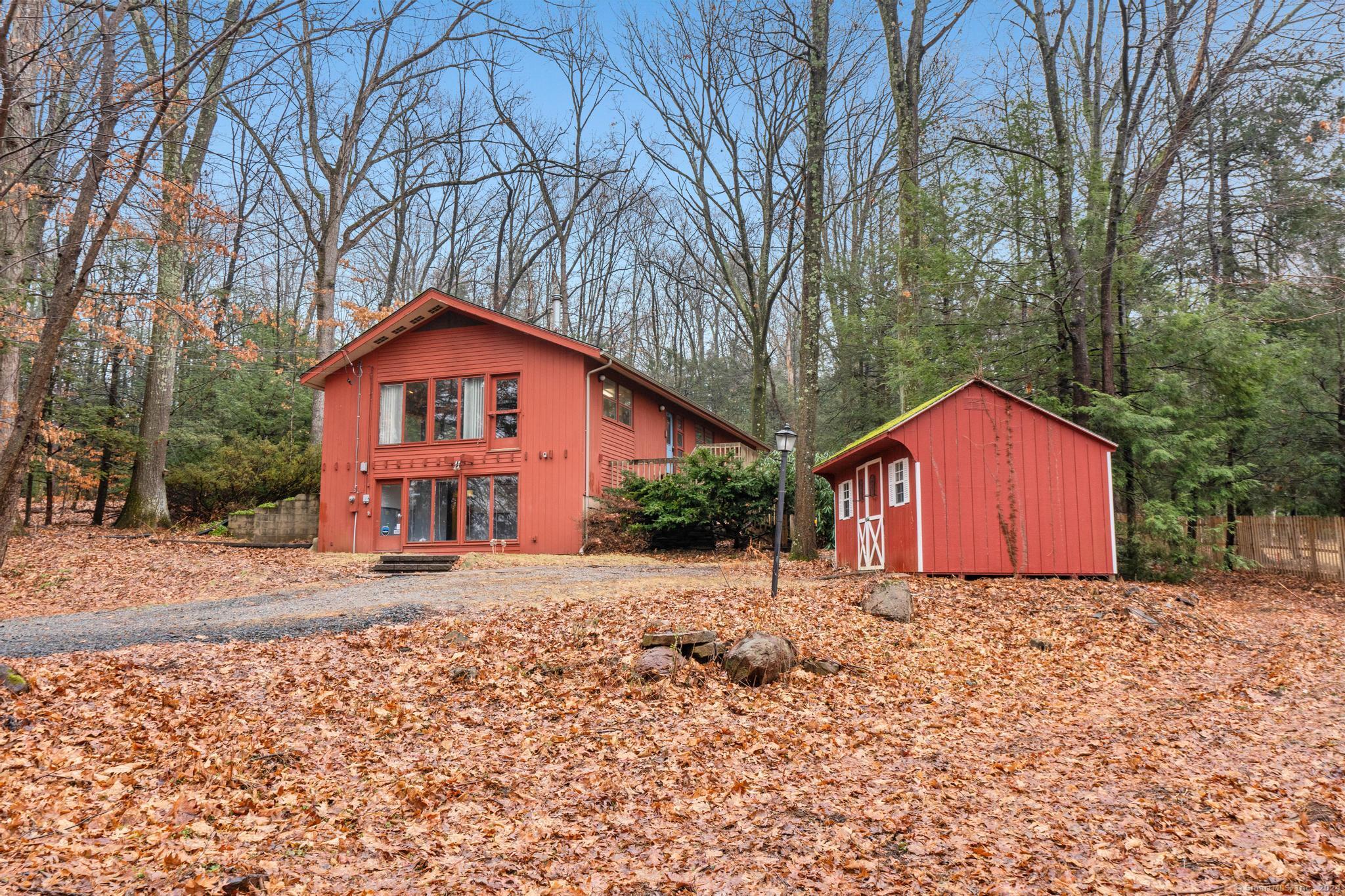 1230 Copperhill Road, Suffield, Connecticut - 3 Bedrooms  
2 Bathrooms  
6 Rooms - 