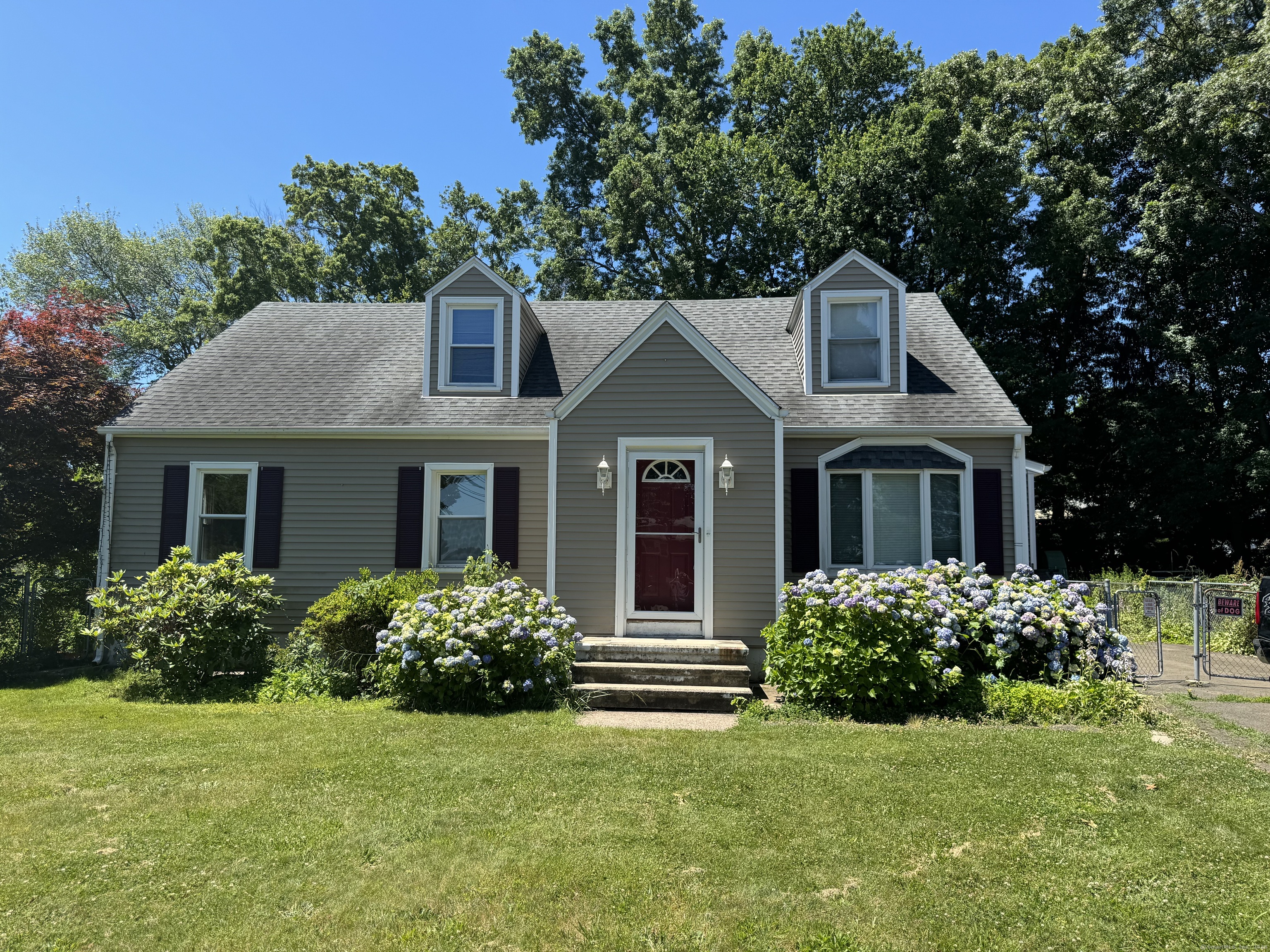 Rental Property at 90 Meloy Road, West Haven, Connecticut - Bedrooms: 3 
Bathrooms: 1 
Rooms: 6  - $3,500 MO.