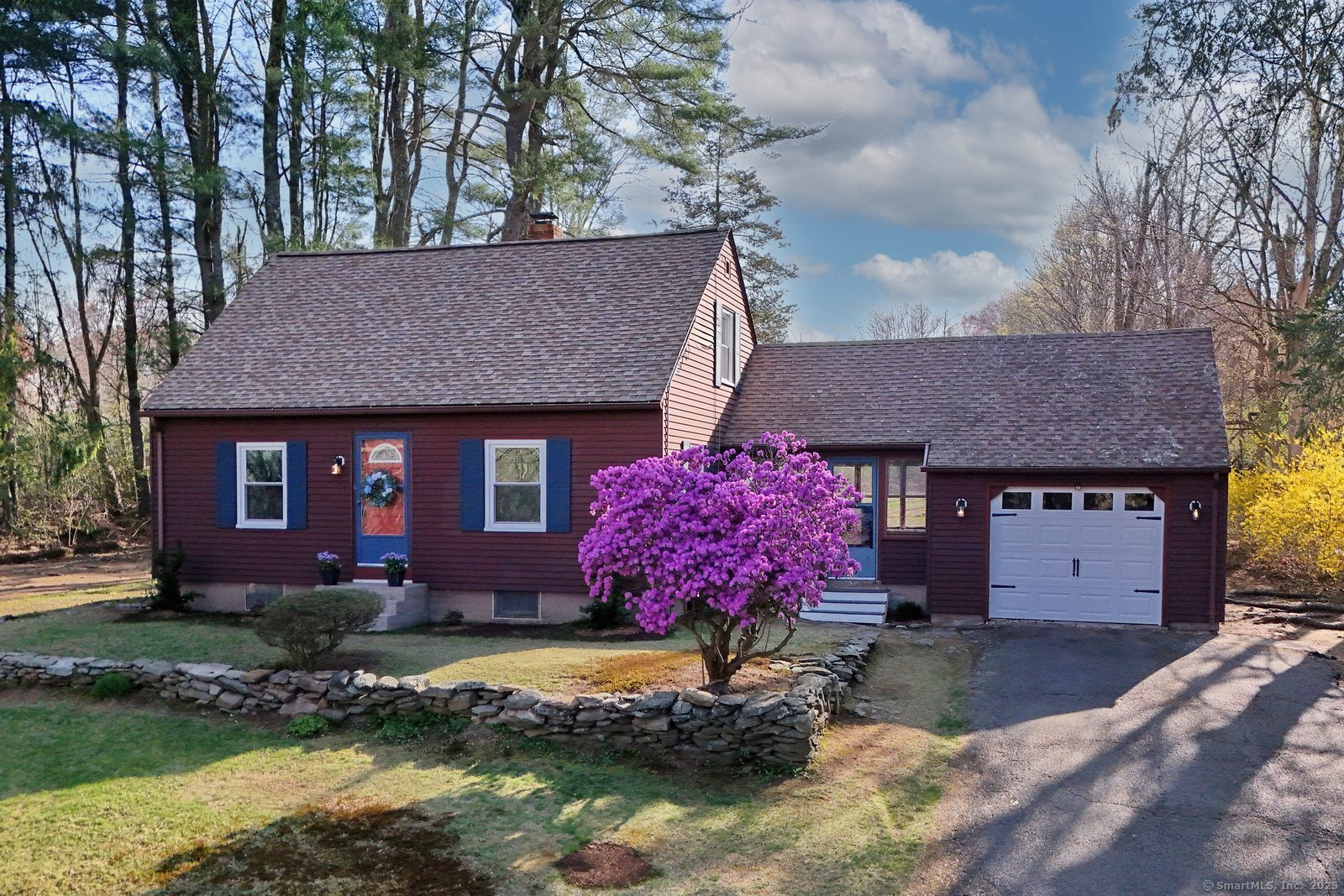Tartia Road, East Hampton, Connecticut - 3 Bedrooms  
1 Bathrooms  
6 Rooms - 
