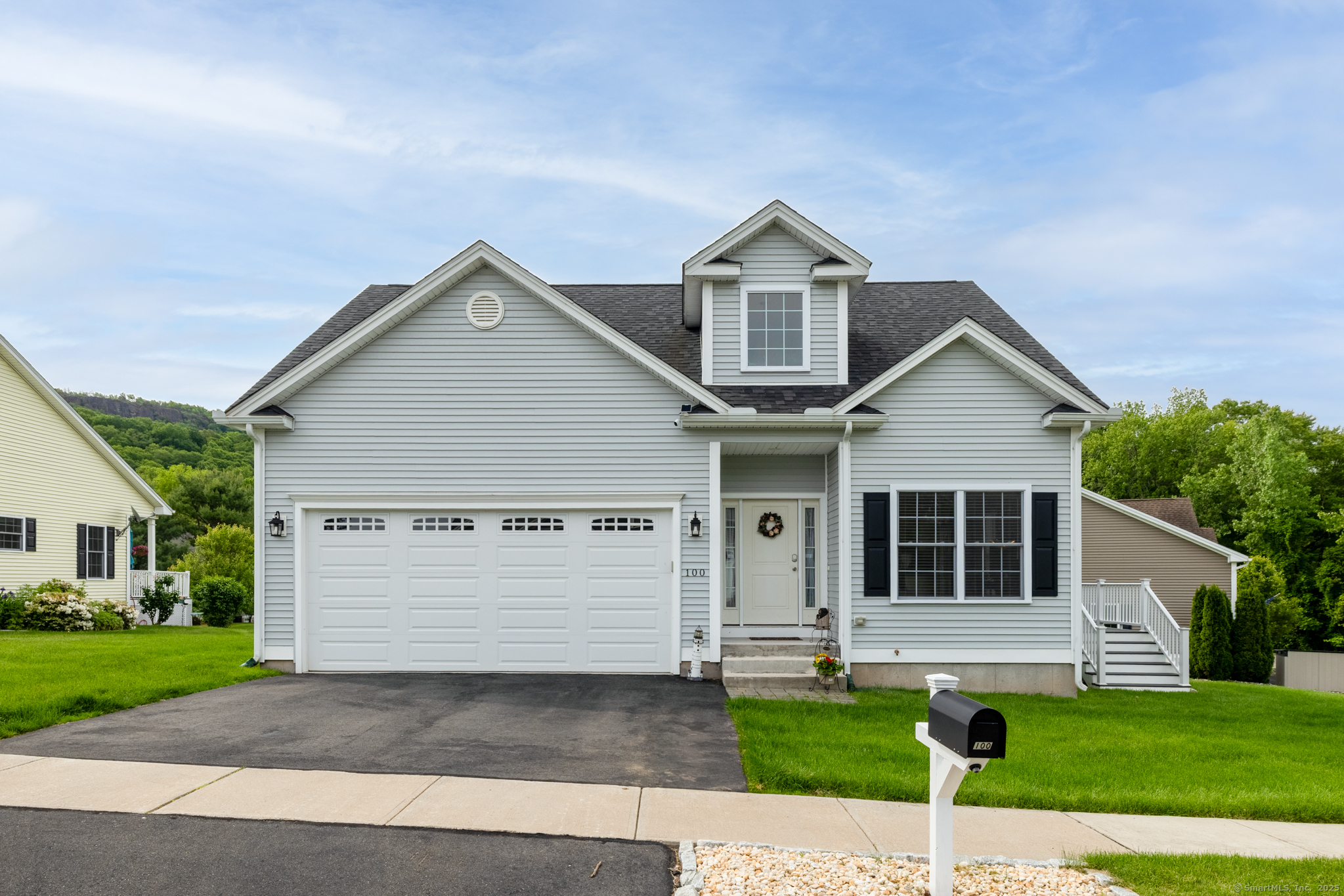 Silver Island Way 100, Berlin, Connecticut - 3 Bedrooms  
3 Bathrooms  
7 Rooms - 