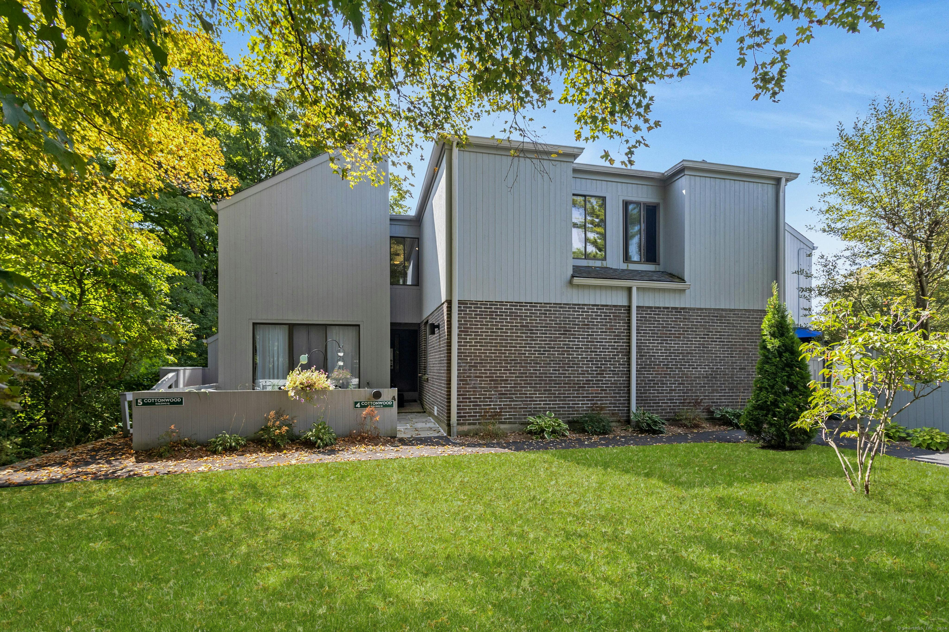 5 Cottonwood Lane 5, Ridgefield, Connecticut - 1 Bedrooms  
1 Bathrooms  
3 Rooms - 
