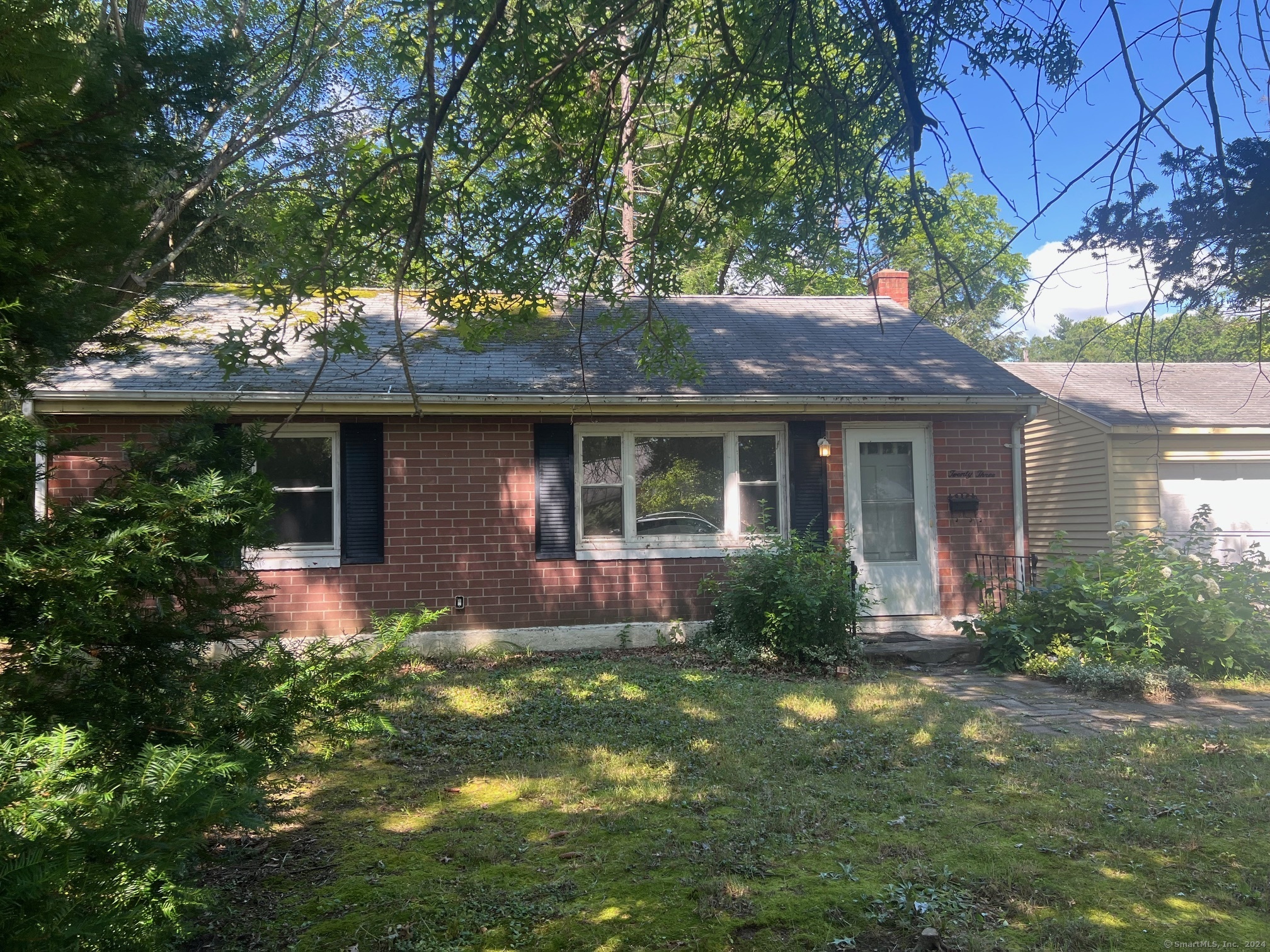 Property for Sale at 23 Woodford Drive, Bloomfield, Connecticut - Bedrooms: 2 
Bathrooms: 1 
Rooms: 4  - $185,000