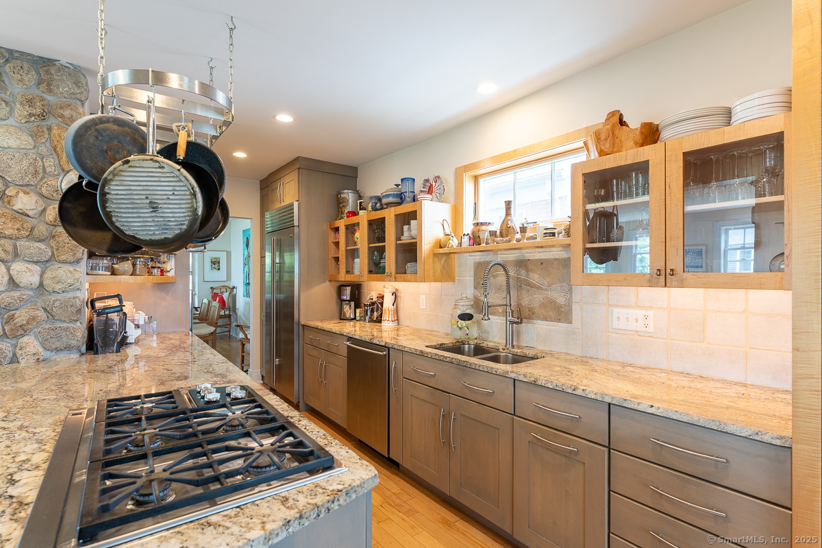 New London, Connecticut 06320, United States, 4 Bedrooms Bedrooms, ,4 BathroomsBathrooms,Residential,Active,179300