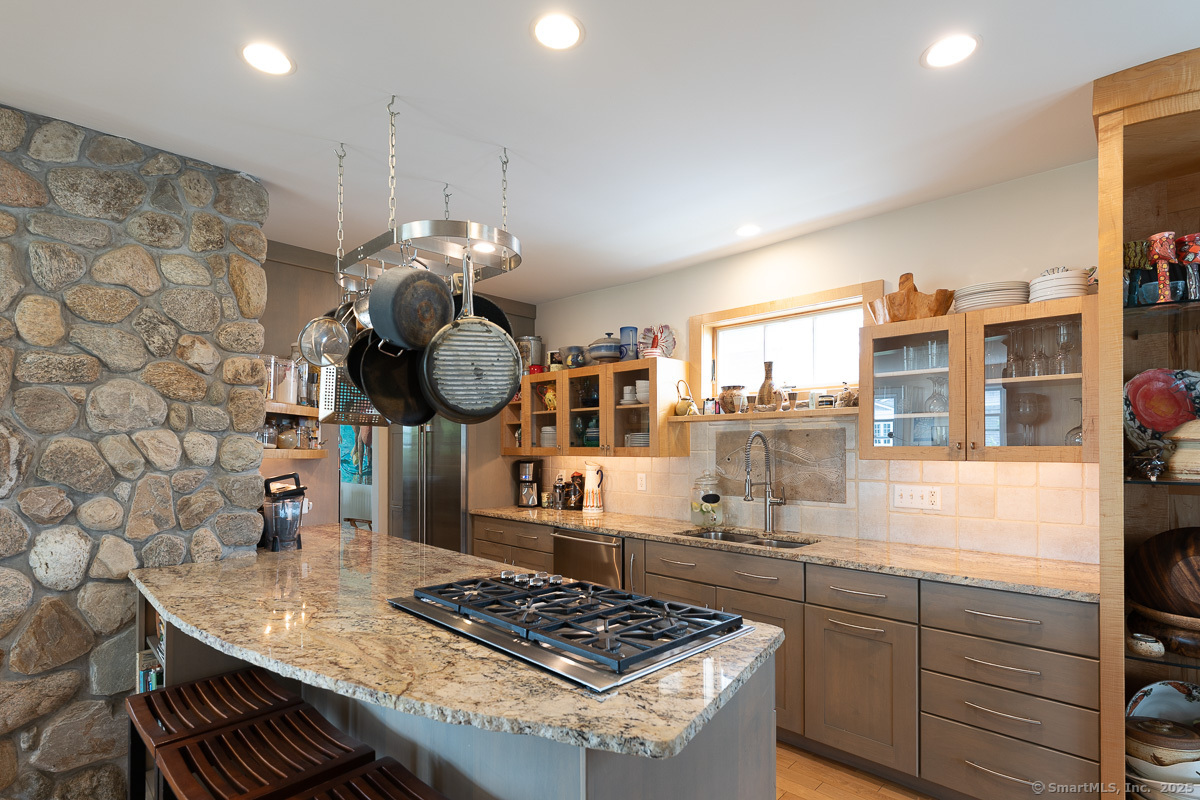 New London, Connecticut 06320, United States, 4 Bedrooms Bedrooms, ,4 BathroomsBathrooms,Residential,Active,179300