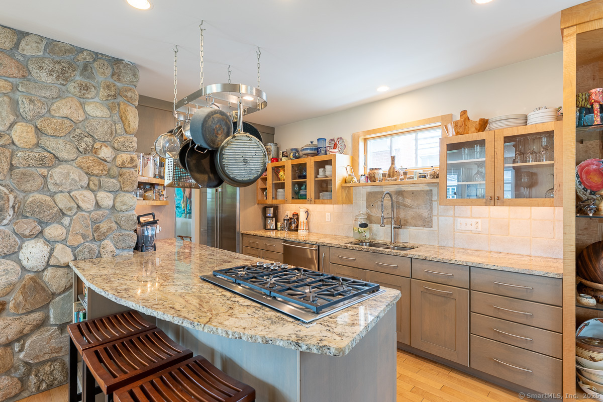 New London, Connecticut 06320, United States, 4 Bedrooms Bedrooms, ,4 BathroomsBathrooms,Residential,Active,179300