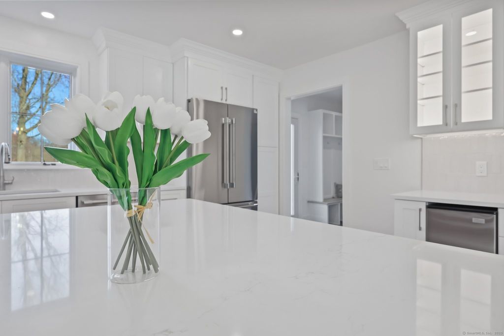 listing image 0