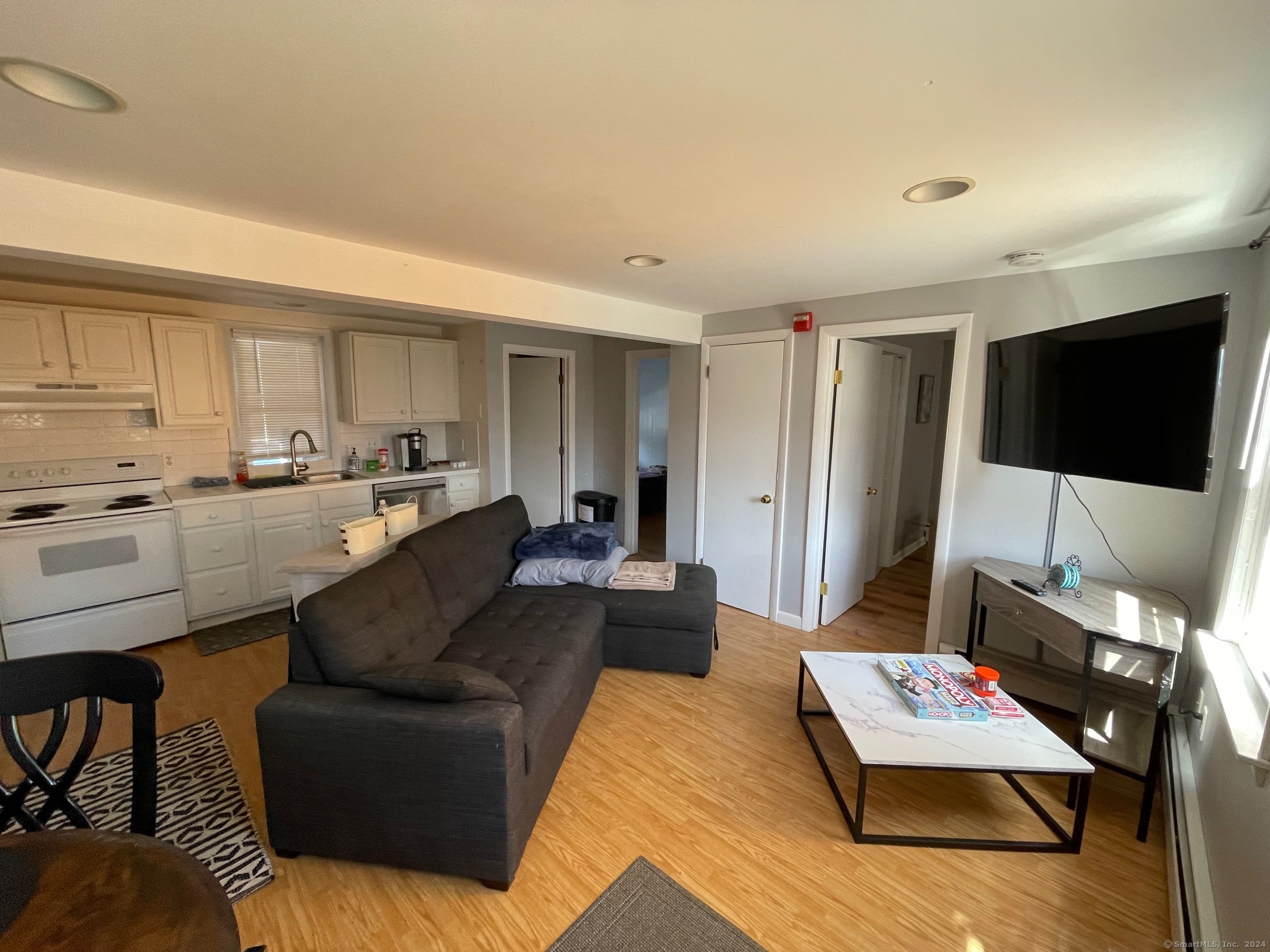 3 Pearl Street C, Groton, Connecticut - 2 Bedrooms  
1 Bathrooms  
4 Rooms - 