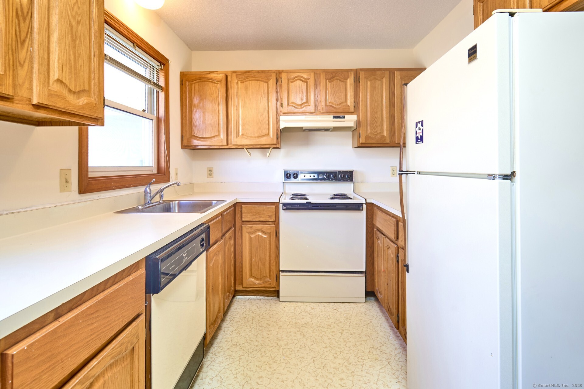 11 Commodore Commons #11, Derby, Connecticut image 3
