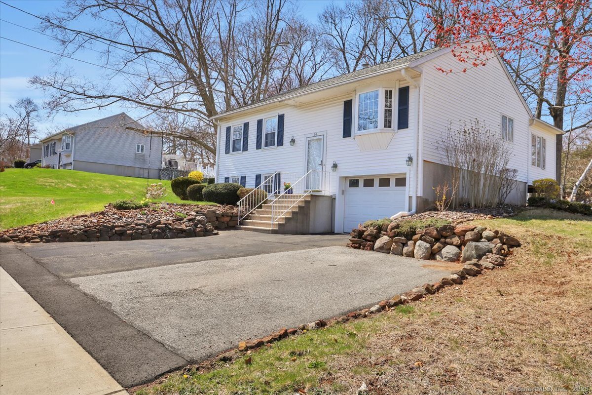 29 Maxine Road, Plainville, Connecticut image 2