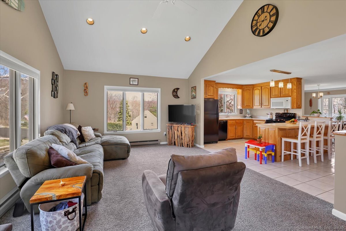29 Maxine Road, Plainville, Connecticut image 3
