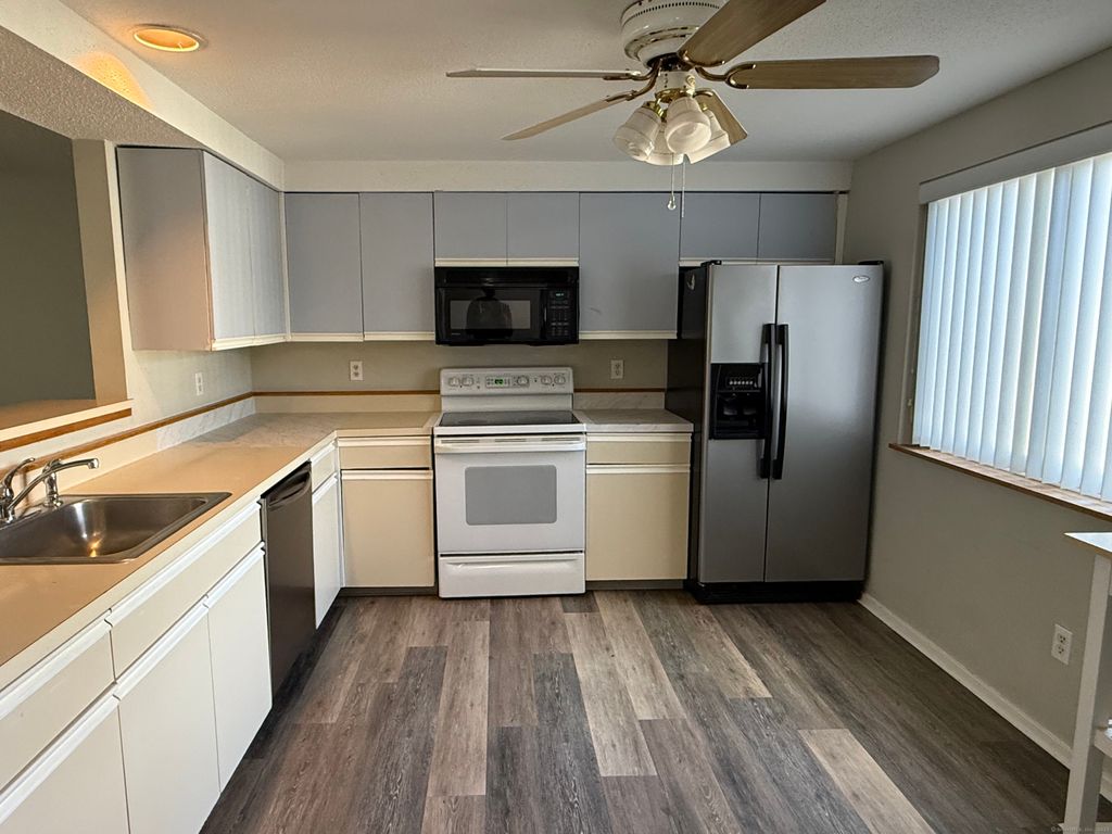 Photo of 31 Valley Run Drive #31, Cromwell, CT 06416 (MLS # 24128672)