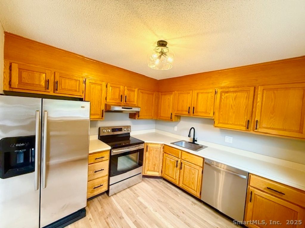 Photo of 58 Blackhaw Drive #58, Cromwell, CT 06416 (MLS # 24141844)