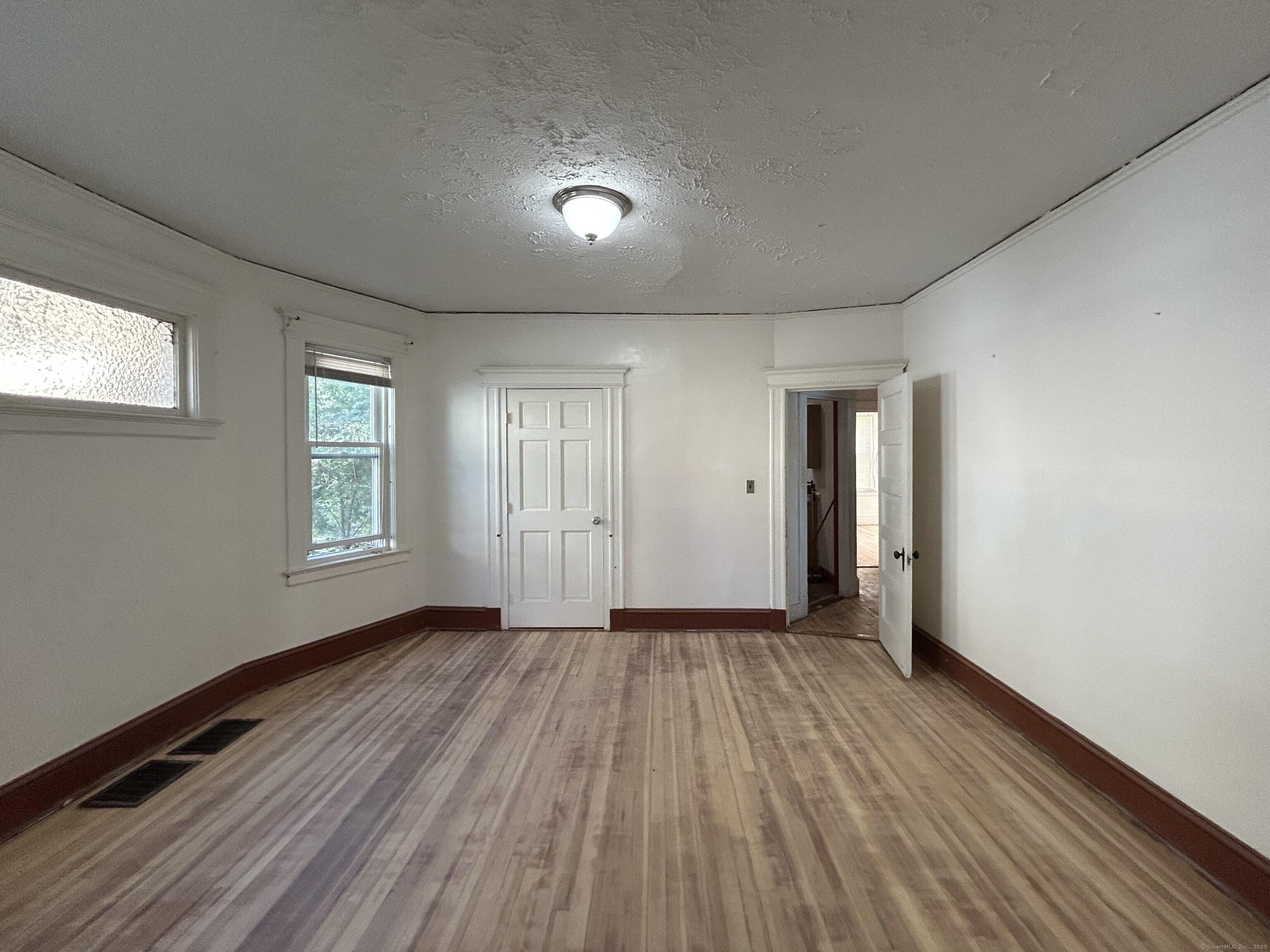 Hartford, Connecticut 06154, United States, 2 Bedrooms Bedrooms, ,1 BathroomBathrooms,Residential,Active,214399