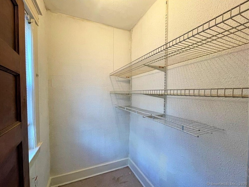 Hartford, Connecticut 06154, United States, 2 Bedrooms Bedrooms, ,1 BathroomBathrooms,Residential,Active,214399