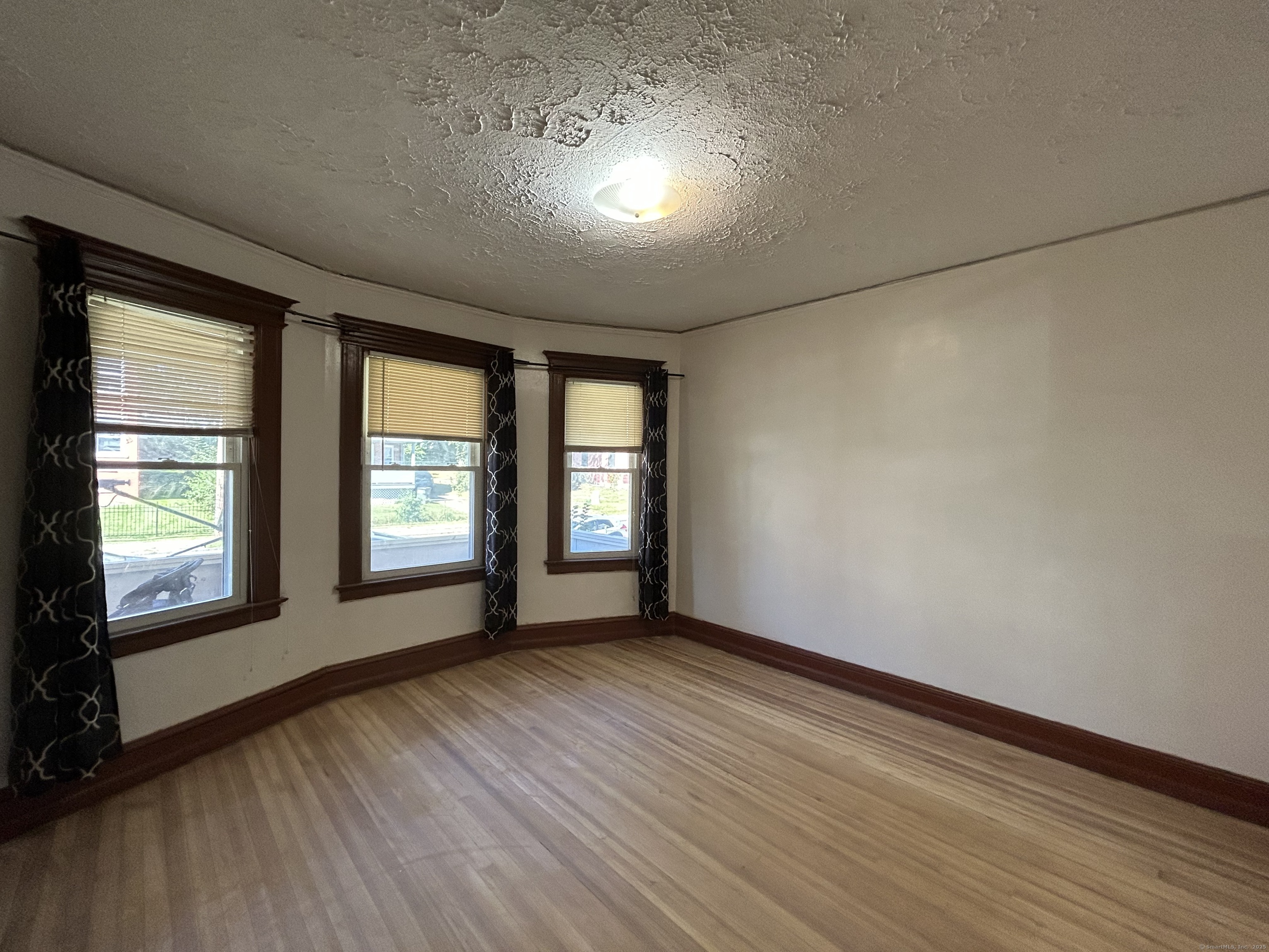 Hartford, Connecticut 06154, United States, 2 Bedrooms Bedrooms, ,1 BathroomBathrooms,Residential,Active,214399