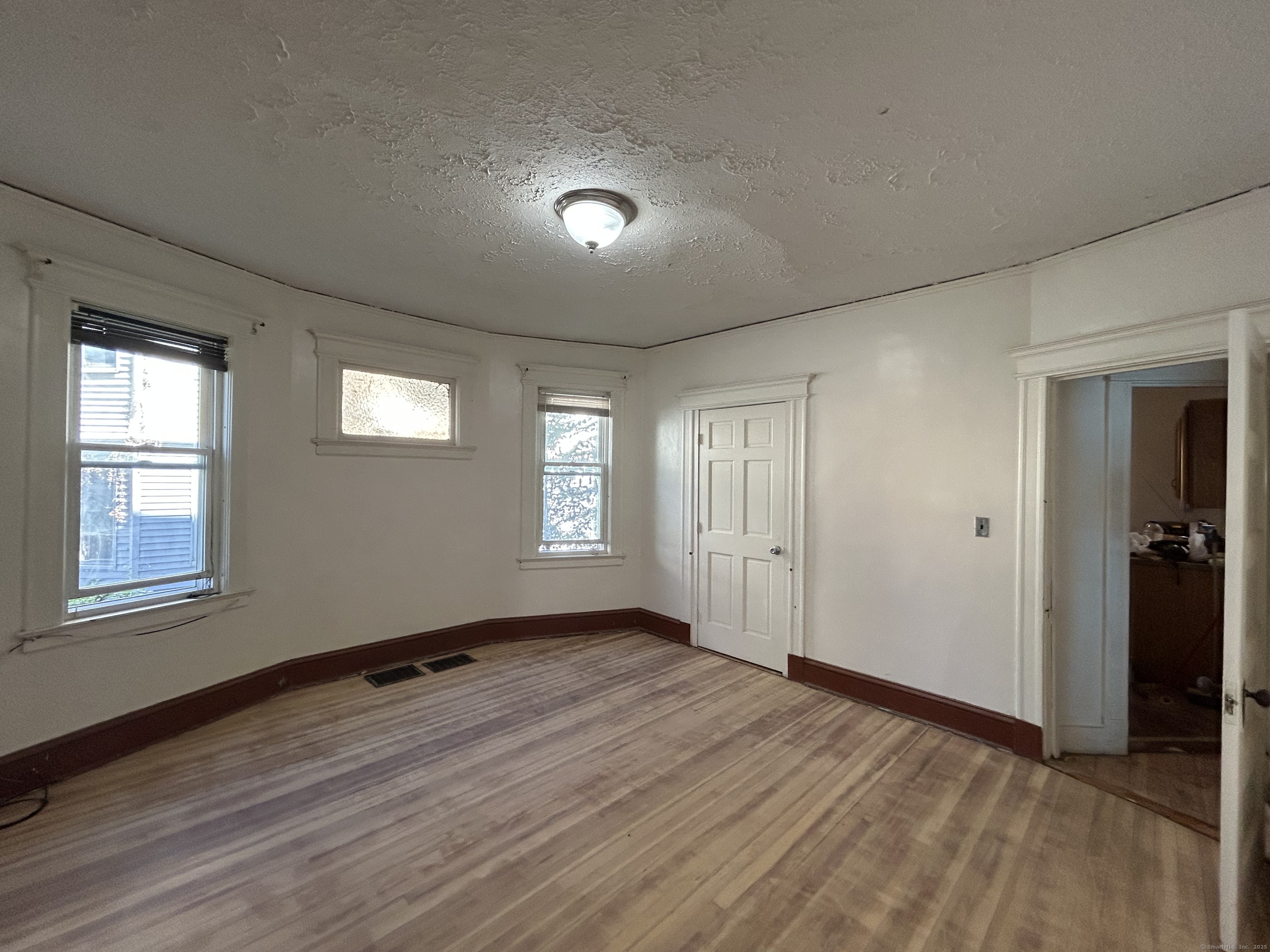 Hartford, Connecticut 06154, United States, 2 Bedrooms Bedrooms, ,1 BathroomBathrooms,Residential,Active,214399