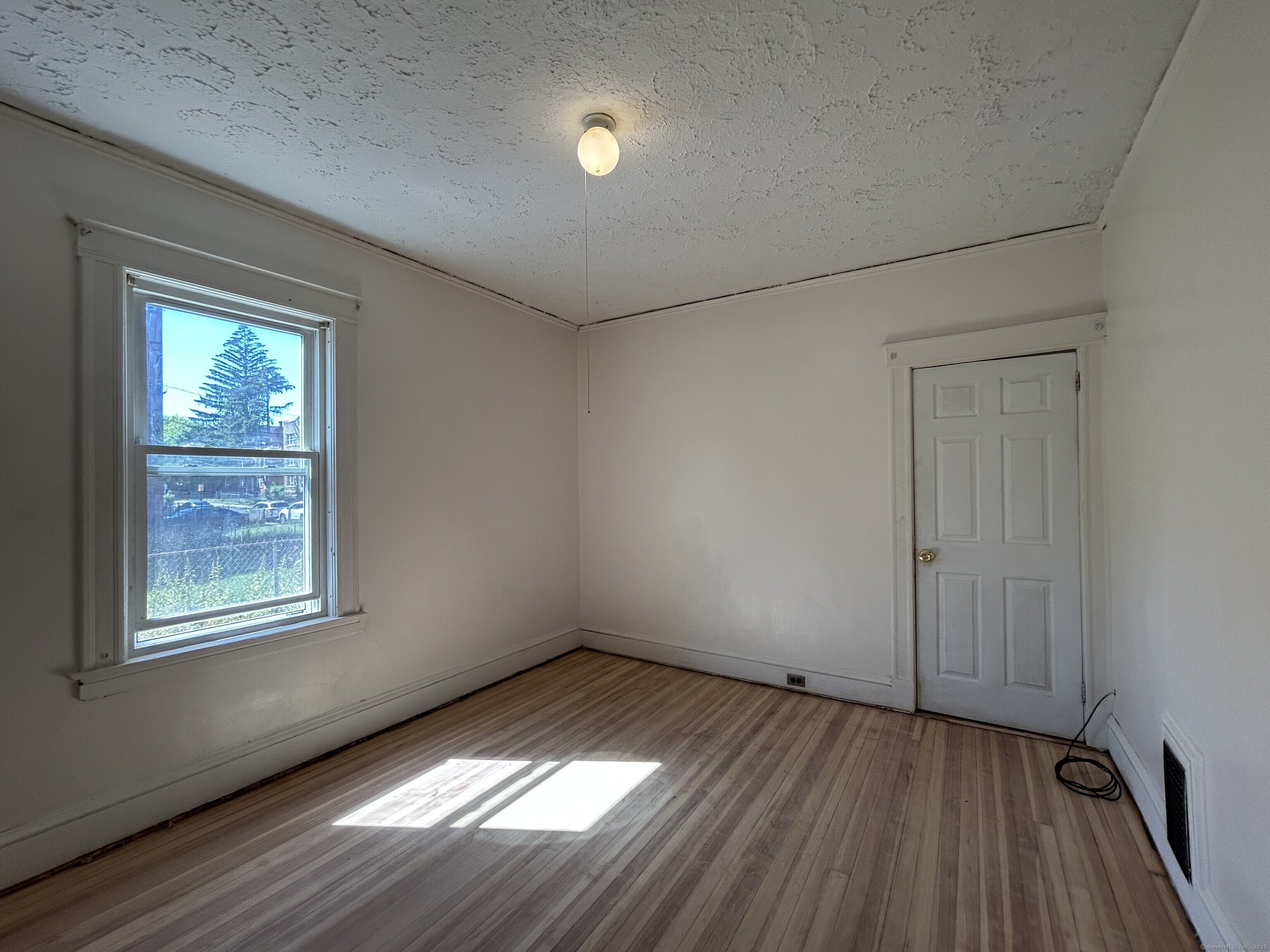 Hartford, Connecticut 06154, United States, 2 Bedrooms Bedrooms, ,1 BathroomBathrooms,Residential,Active,214399