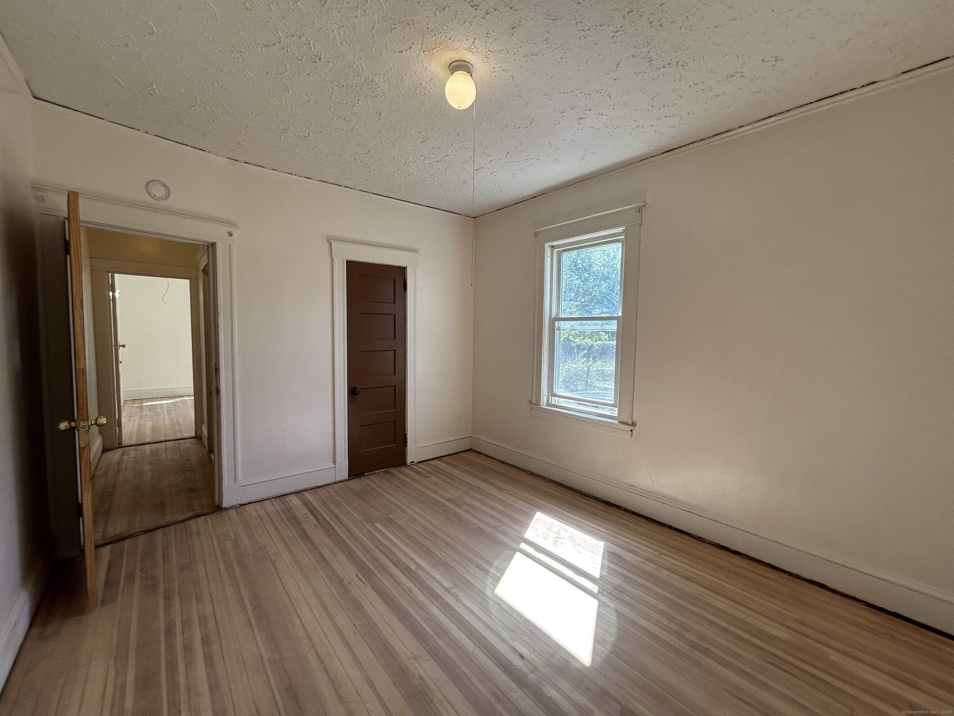 Hartford, Connecticut 06154, United States, 2 Bedrooms Bedrooms, ,1 BathroomBathrooms,Residential,Active,214399