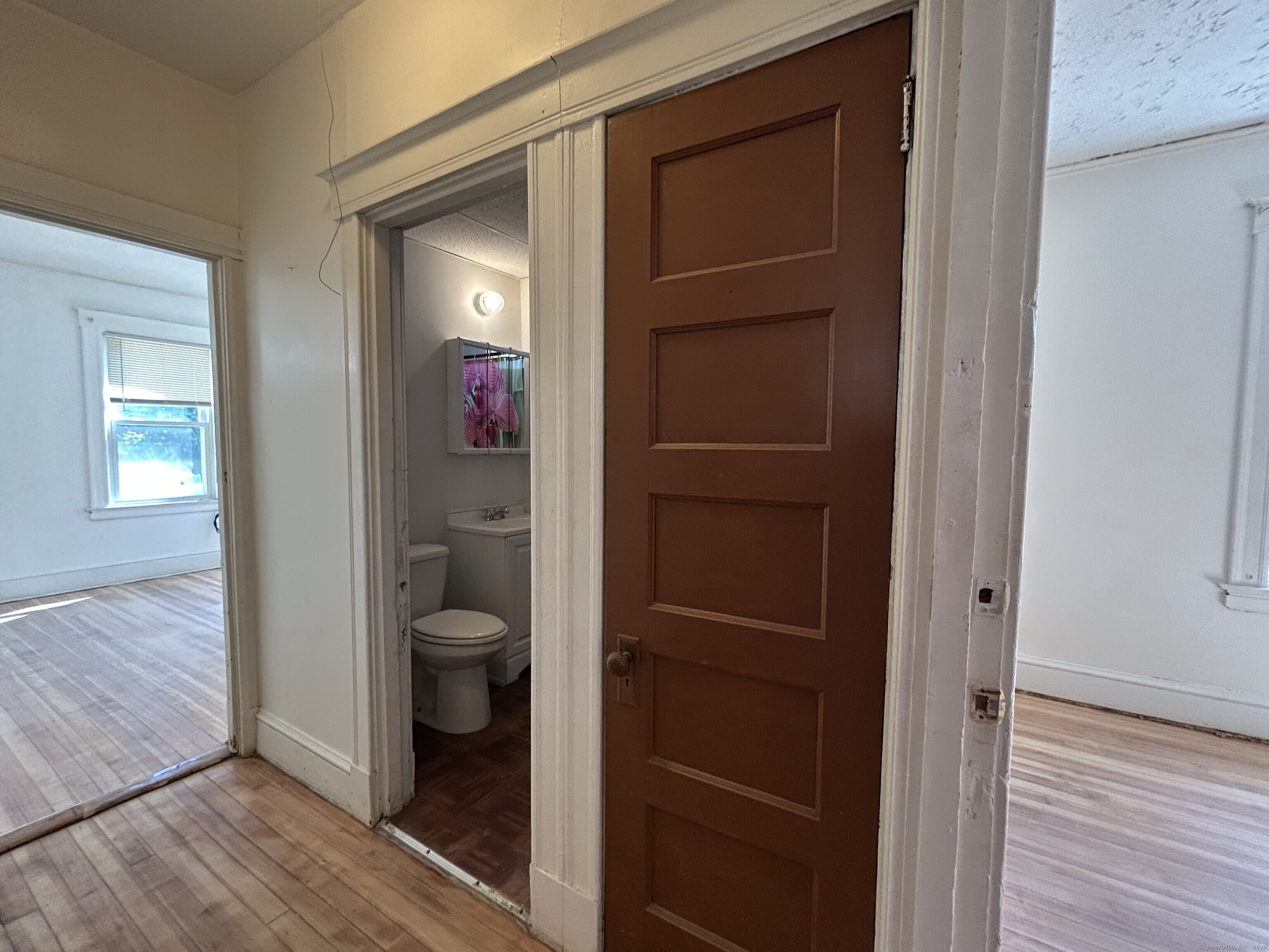 Hartford, Connecticut 06154, United States, 2 Bedrooms Bedrooms, ,1 BathroomBathrooms,Residential,Active,214399