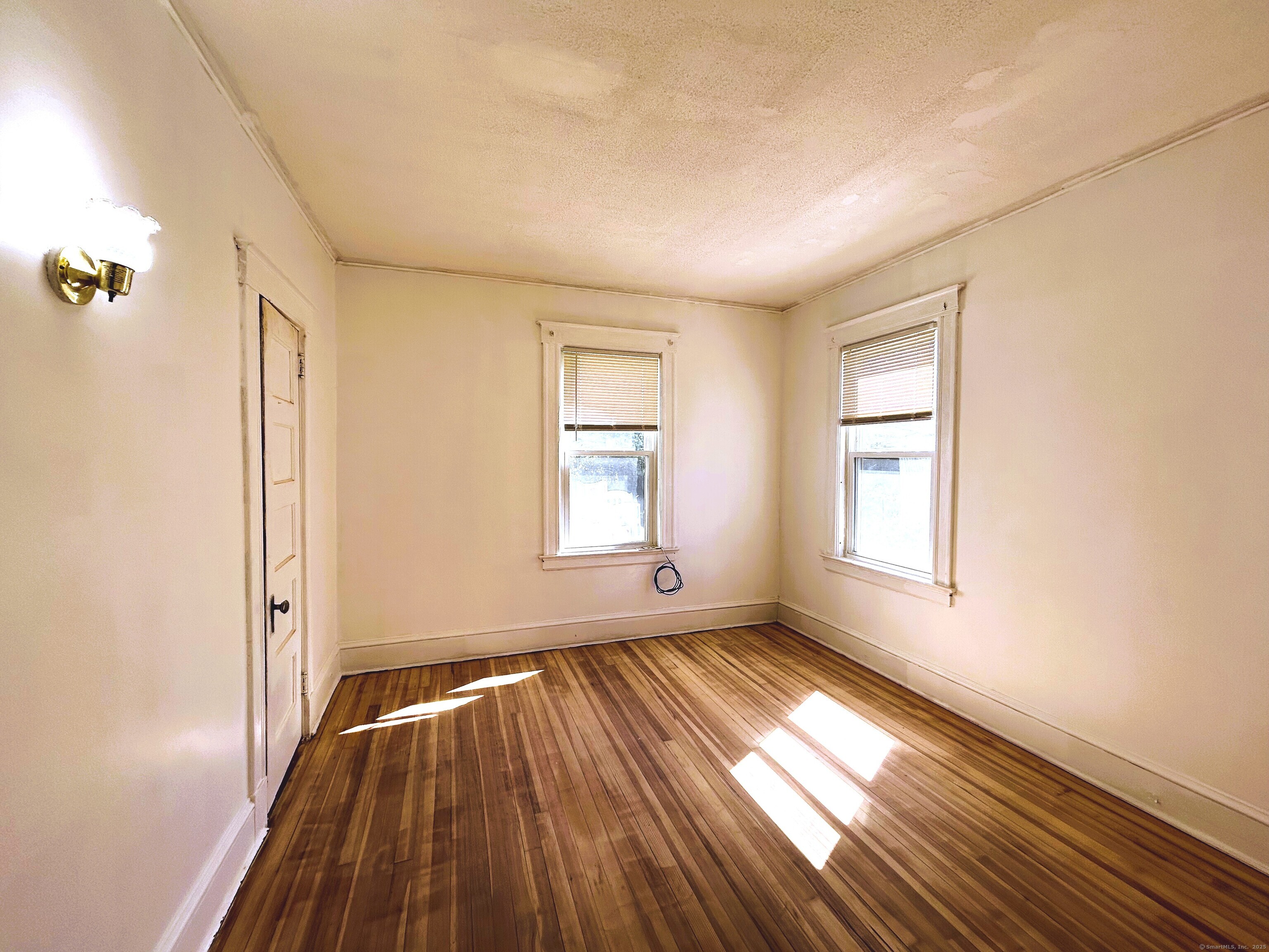 Hartford, Connecticut 06154, United States, 2 Bedrooms Bedrooms, ,1 BathroomBathrooms,Residential,Active,214399