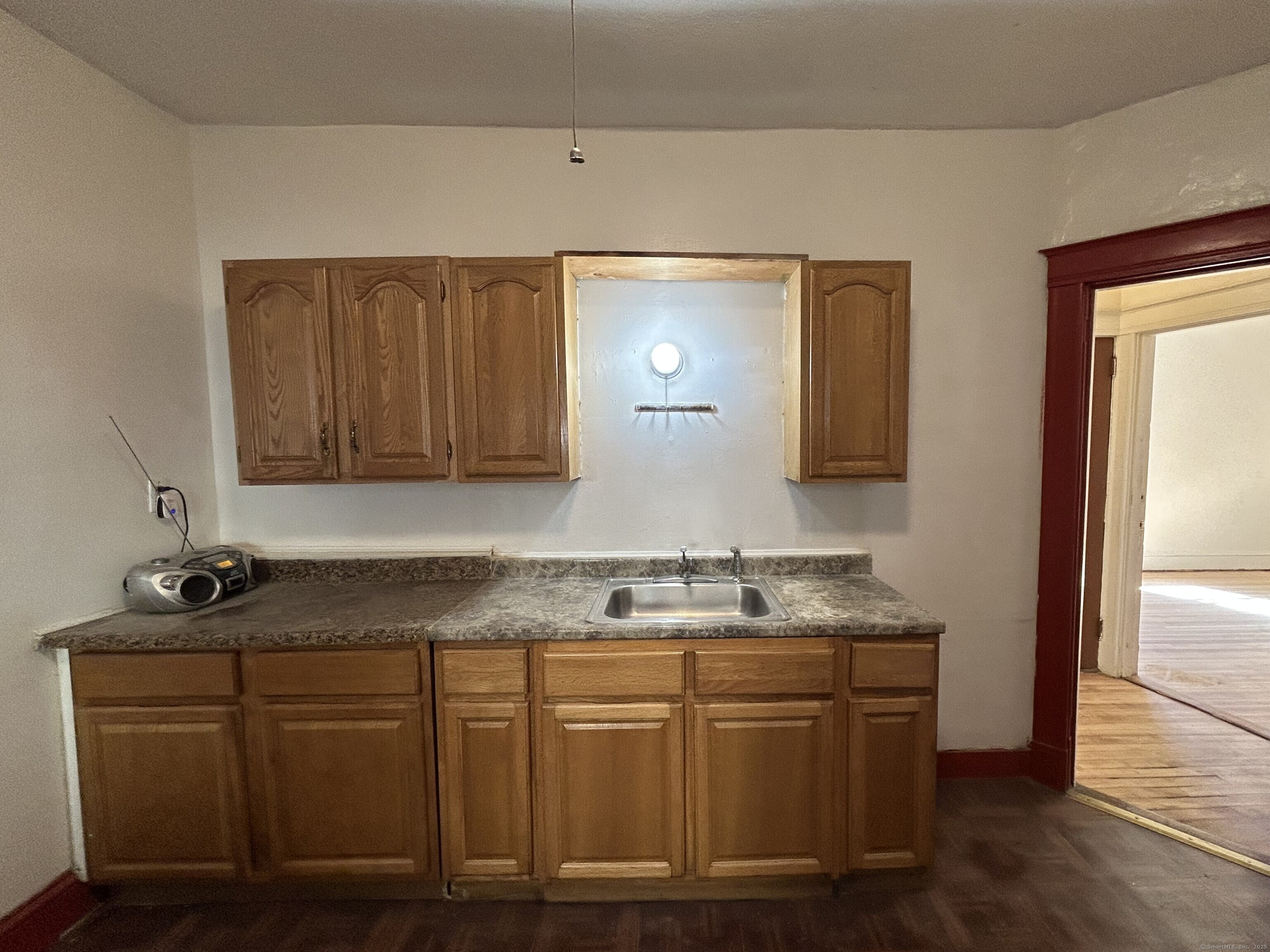 Hartford, Connecticut 06154, United States, 2 Bedrooms Bedrooms, ,1 BathroomBathrooms,Residential,Active,214399