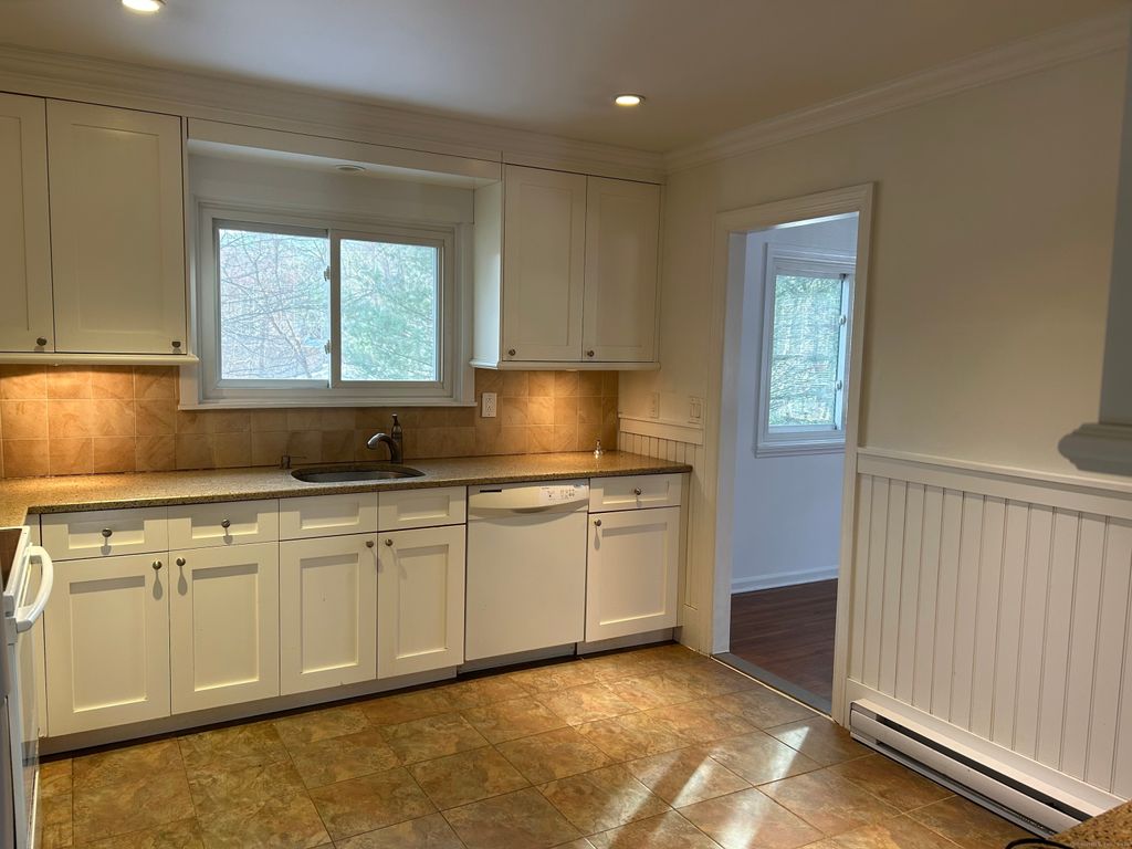 Photo of 33 Loughran Avenue, Stamford, CT 06902 (MLS # 24175649)