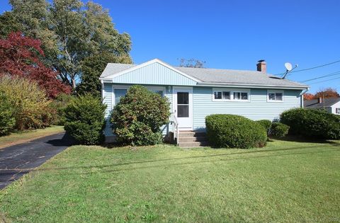 Photo of 7 Robin Street, Waterford, CT 06385 (MLS # 24134889)