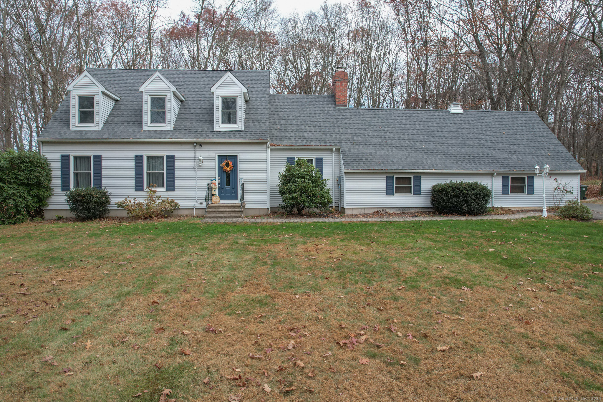 10 Heritage Drive, Prospect, Connecticut - 3 Bedrooms  
3 Bathrooms  
7 Rooms - 