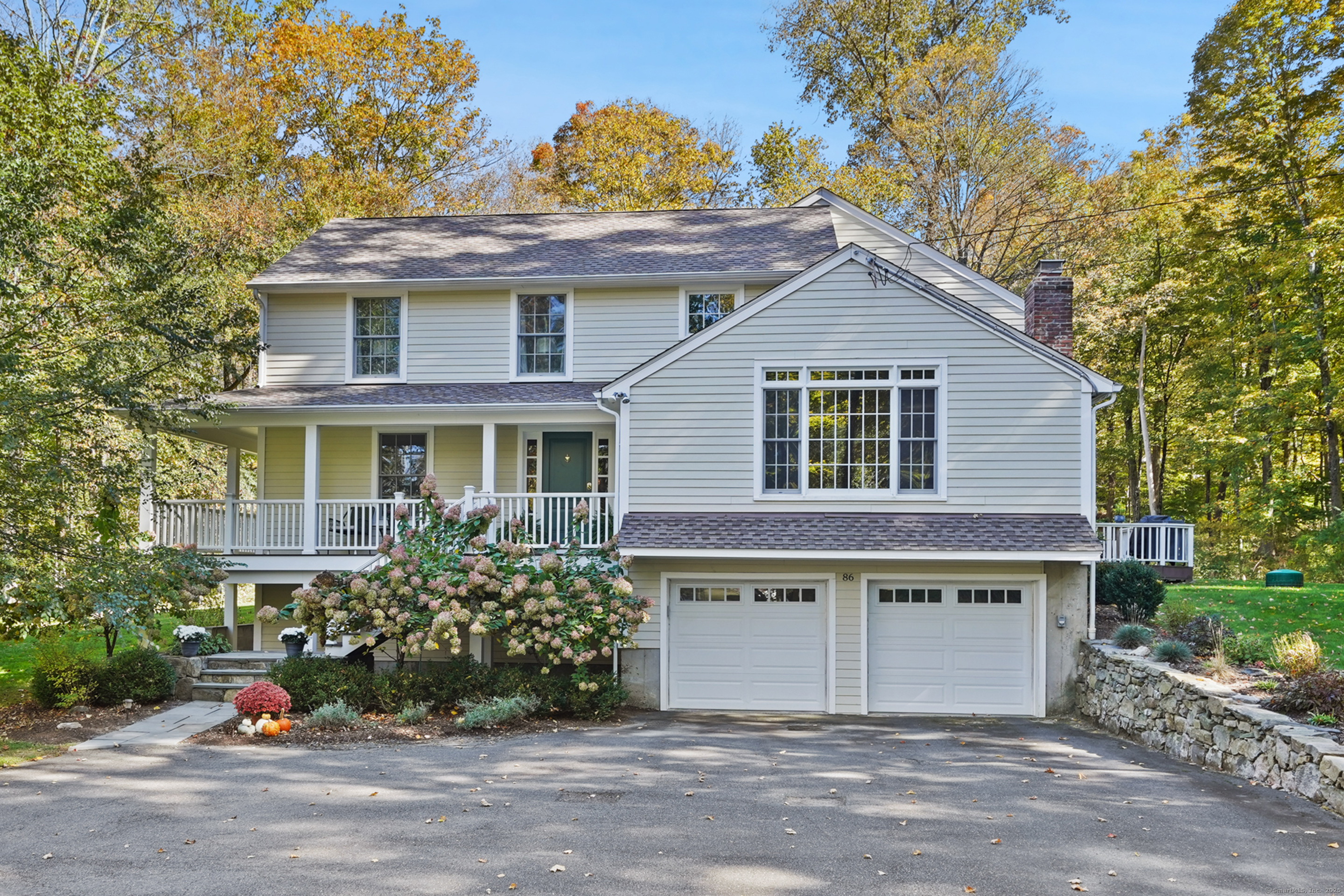 Blackman Road, Ridgefield, Connecticut - 5 Bedrooms  
4 Bathrooms  
10 Rooms - 