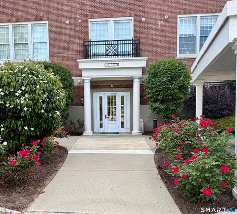 Condo For Rent - 30 Schoolhouse Drive #105<br/> West Hartford, CT 06110
