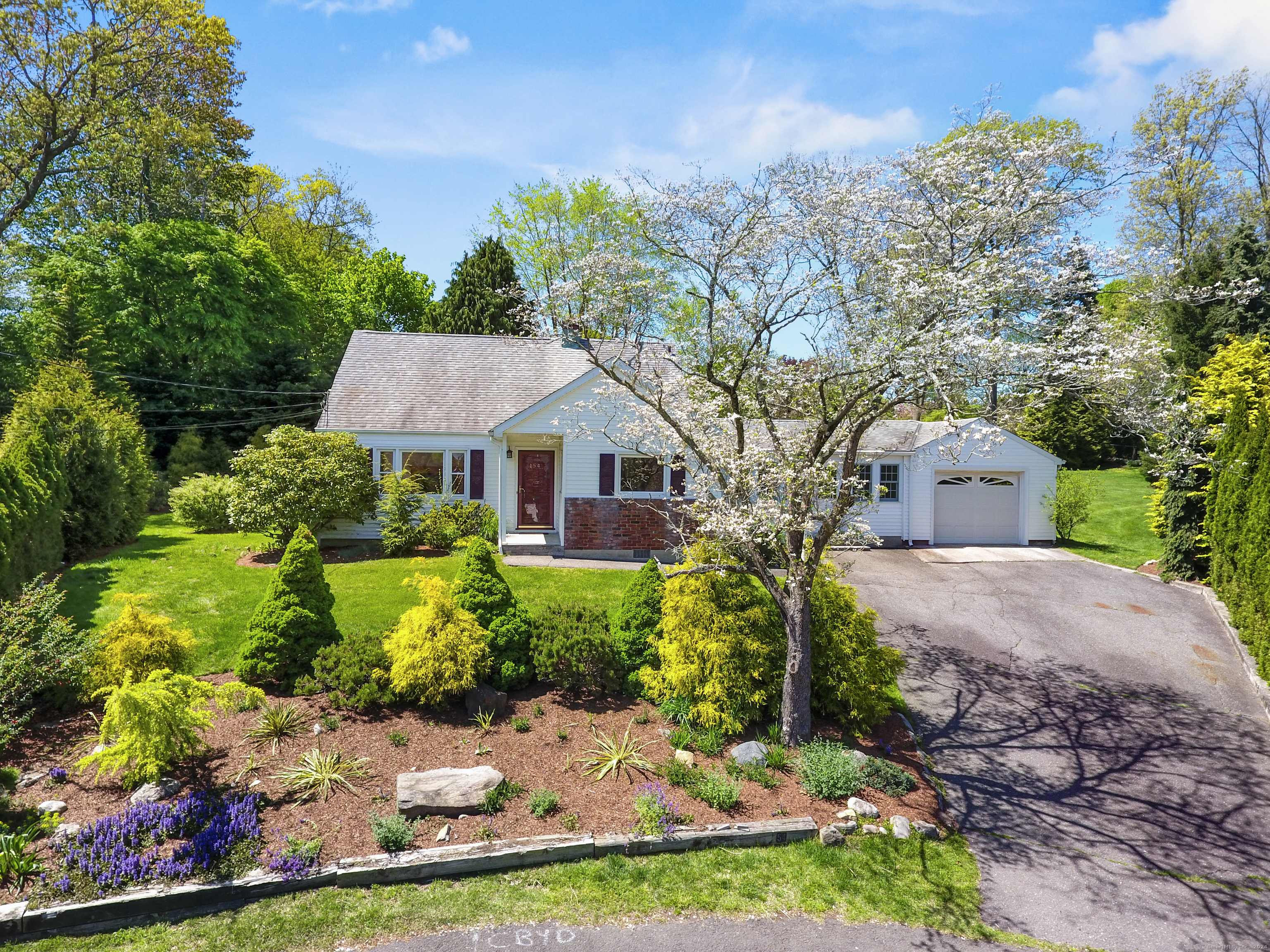 Property for Sale at 154 Gorham Road, Fairfield, Connecticut - Bedrooms: 3 
Bathrooms: 2 
Rooms: 10  - $1,399,000