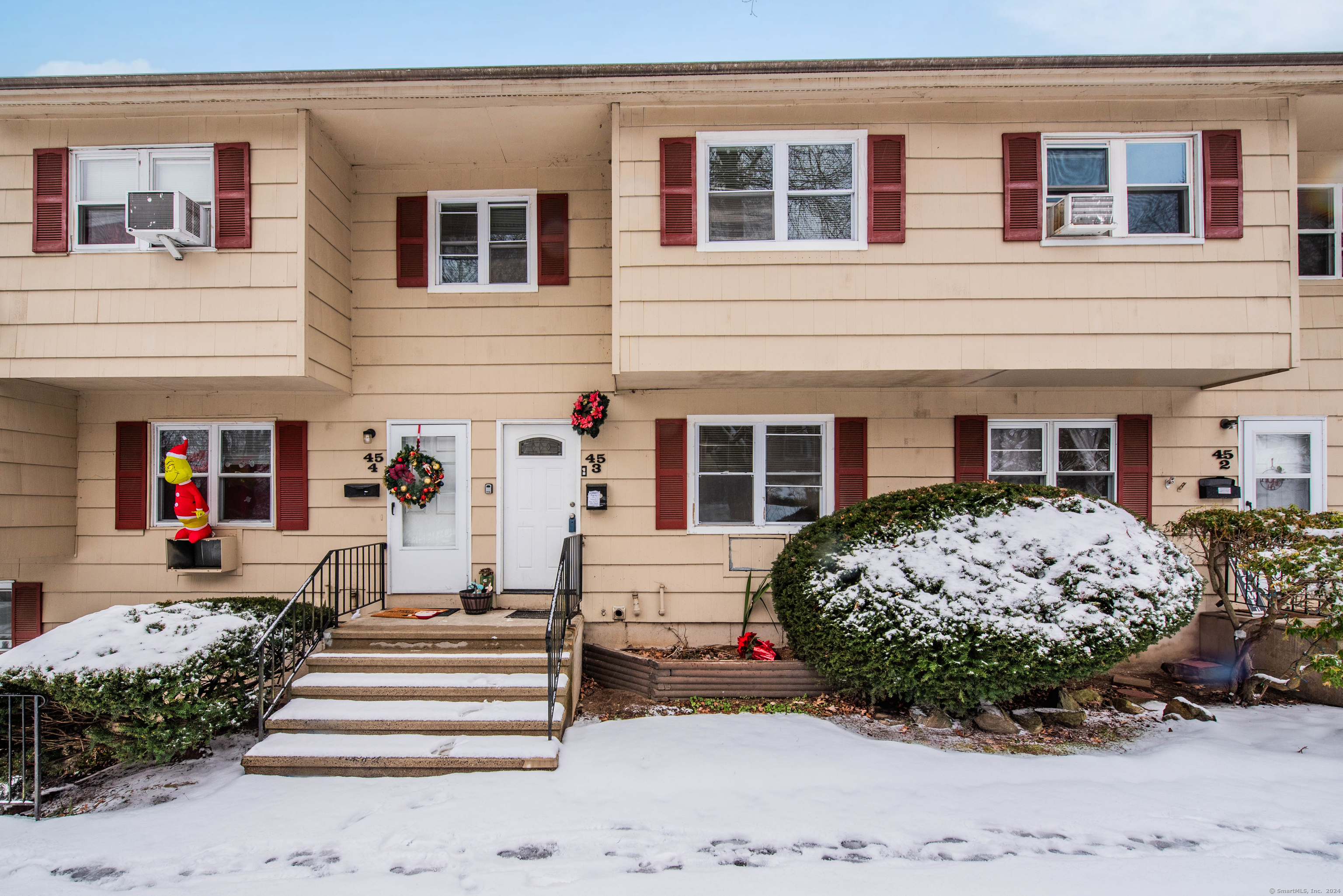 45 Coach Circle 3, Naugatuck, Connecticut - 3 Bedrooms  
2 Bathrooms  
5 Rooms - 