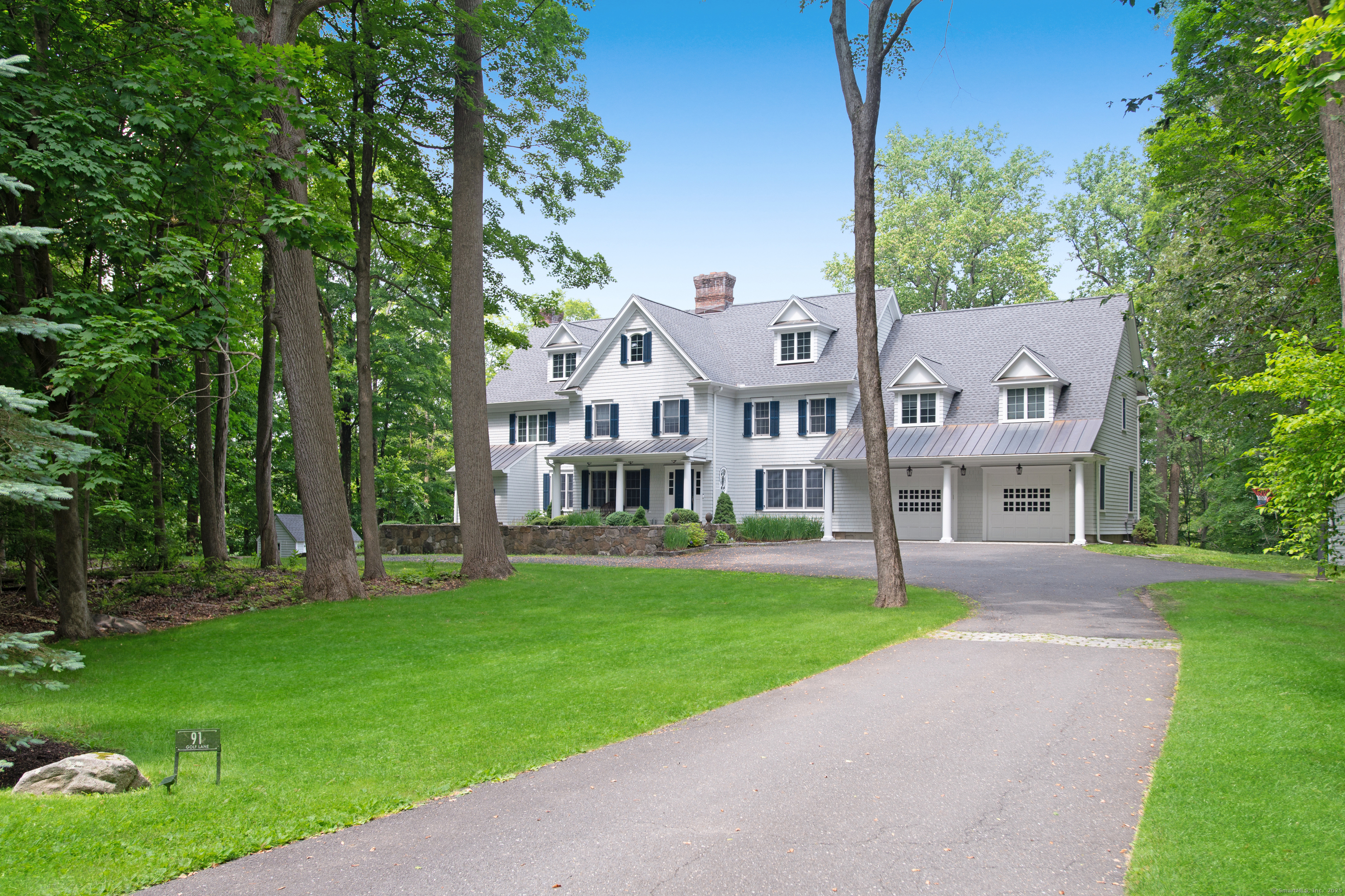 Golf Lane, Ridgefield, Connecticut - 5 Bedrooms  
6.5 Bathrooms  
14 Rooms - 