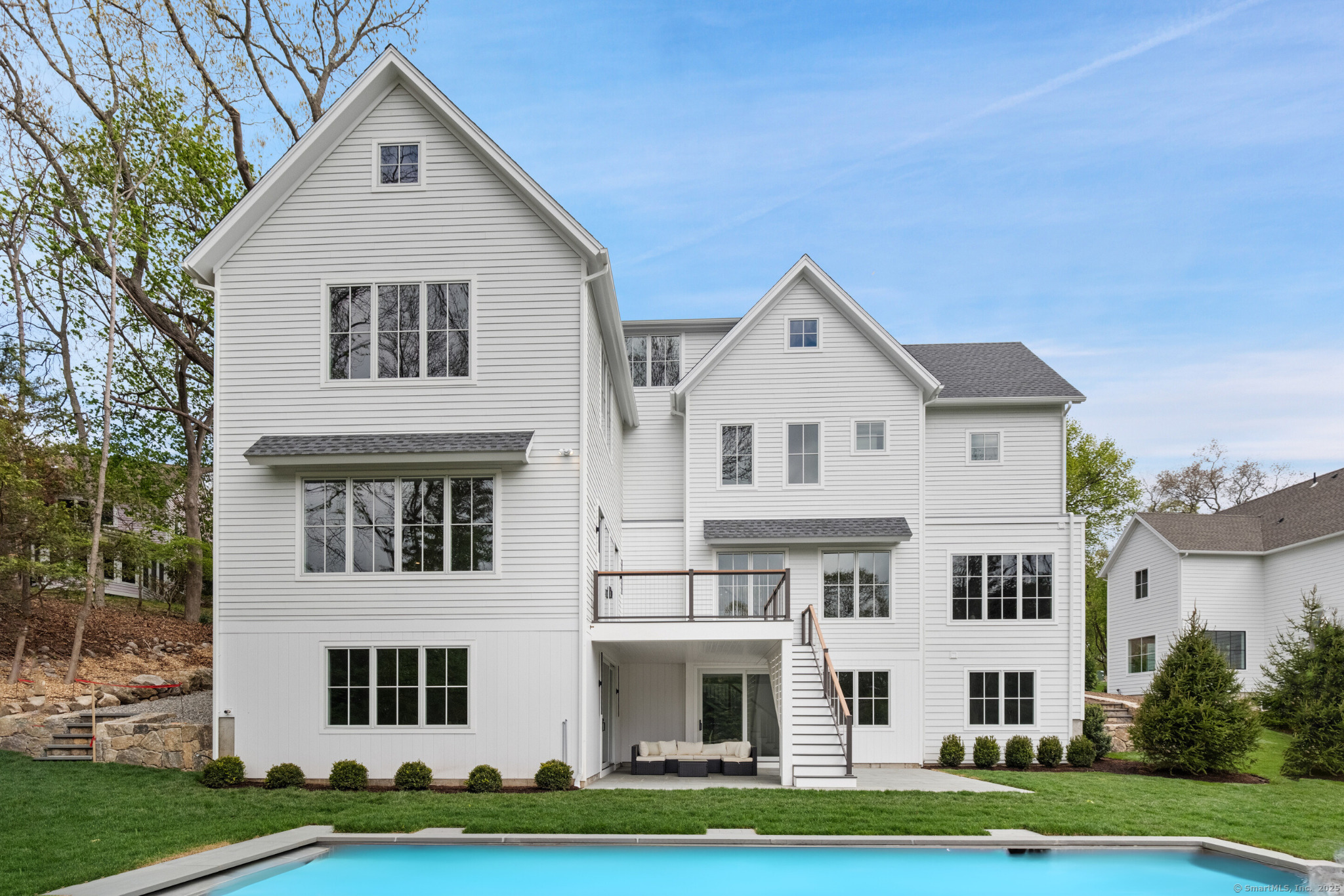 102 Compo Road South