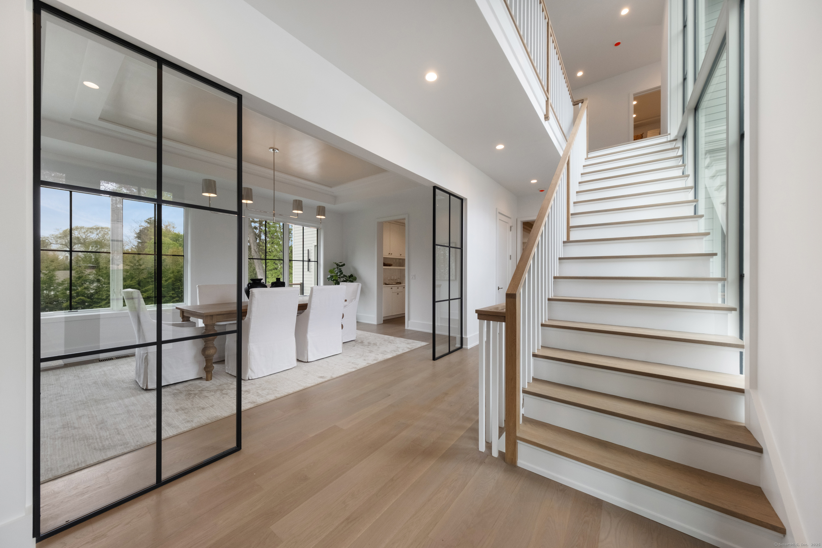 102 Compo Road South