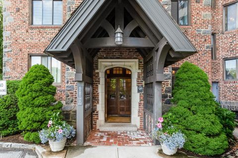 Condo For Sale - 47 Lafayette Place #APT 6J<br/> Greenwich, CT 06830