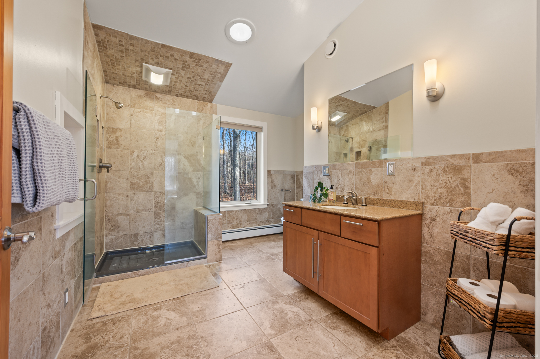 Andover, Connecticut 06232, United States, 2 Bedrooms Bedrooms, ,1 BathroomBathrooms,Residential,Pending,247080