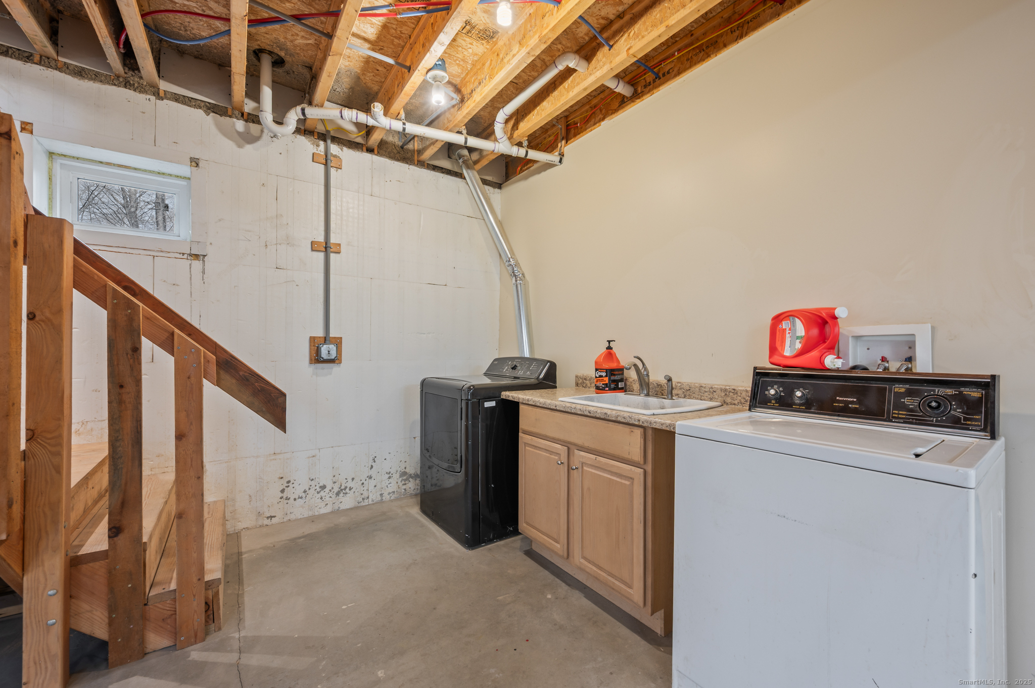 Andover, Connecticut 06232, United States, 2 Bedrooms Bedrooms, ,1 BathroomBathrooms,Residential,Pending,247080