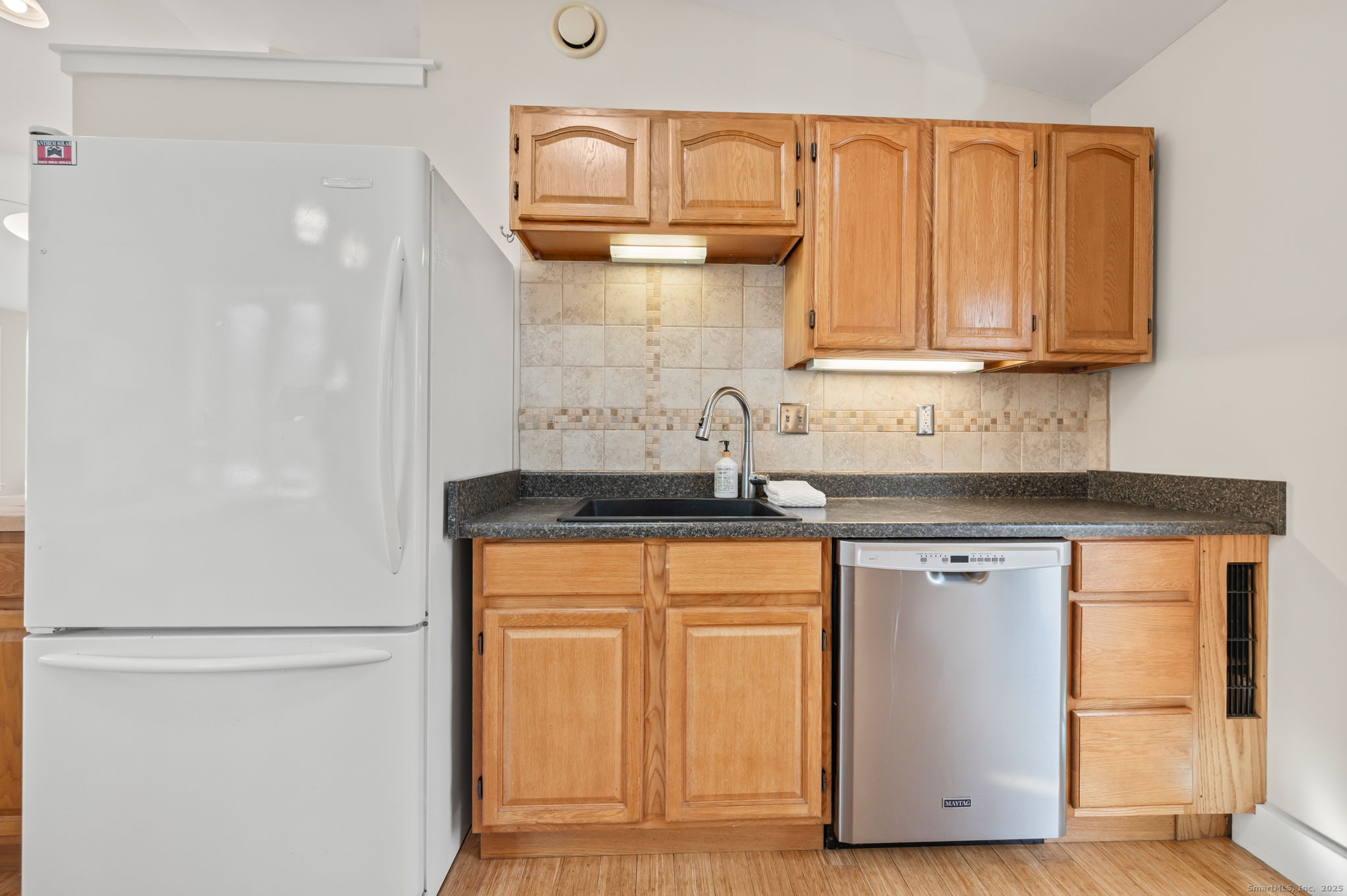 Andover, Connecticut 06232, United States, 2 Bedrooms Bedrooms, ,1 BathroomBathrooms,Residential,Pending,247080