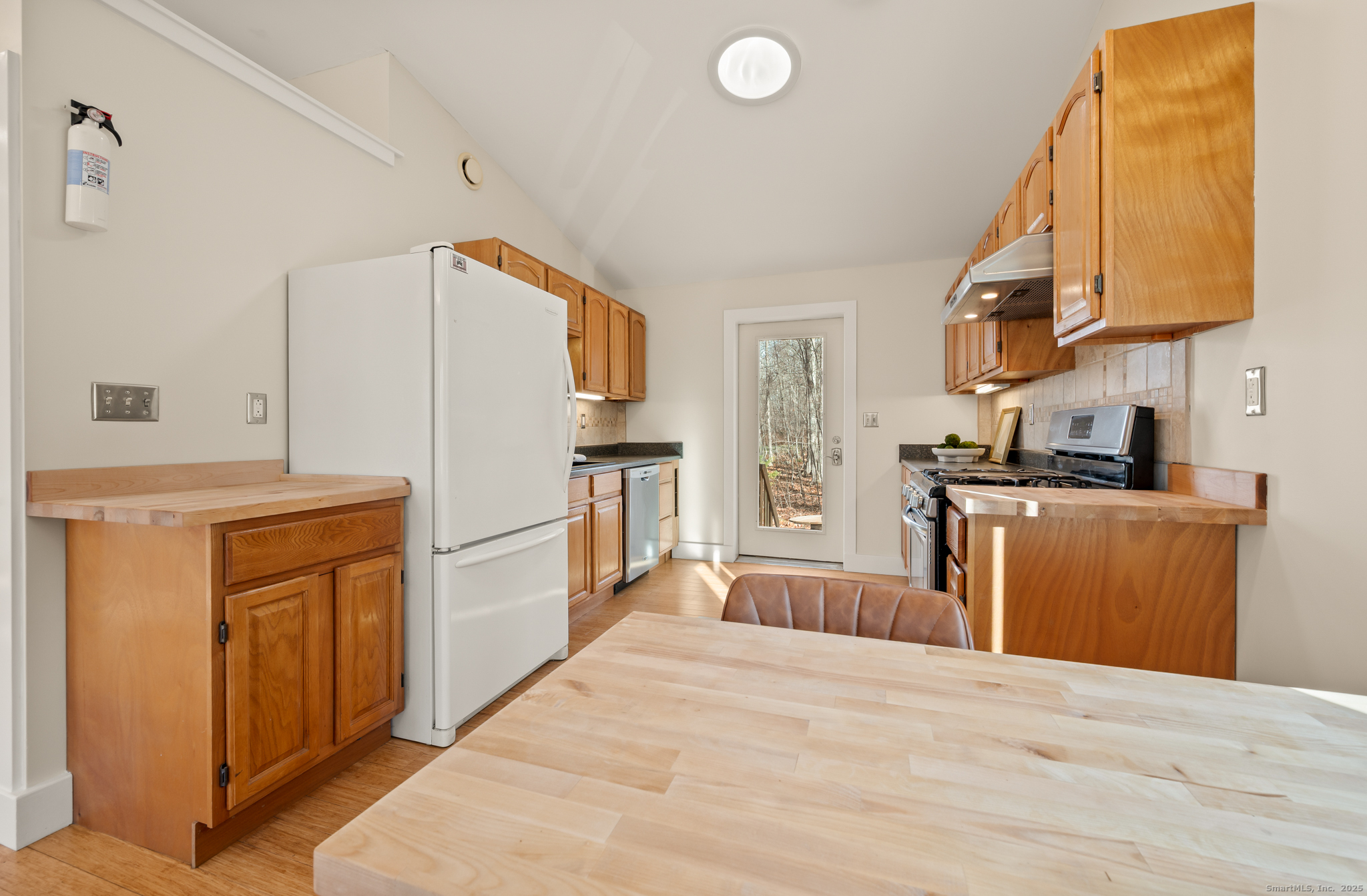 Andover, Connecticut 06232, United States, 2 Bedrooms Bedrooms, ,1 BathroomBathrooms,Residential,Pending,247080